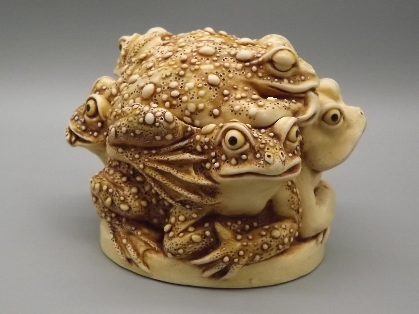 Harmony Kingdom Toad Figurine: Rather Large Huddle, 1995 with Box