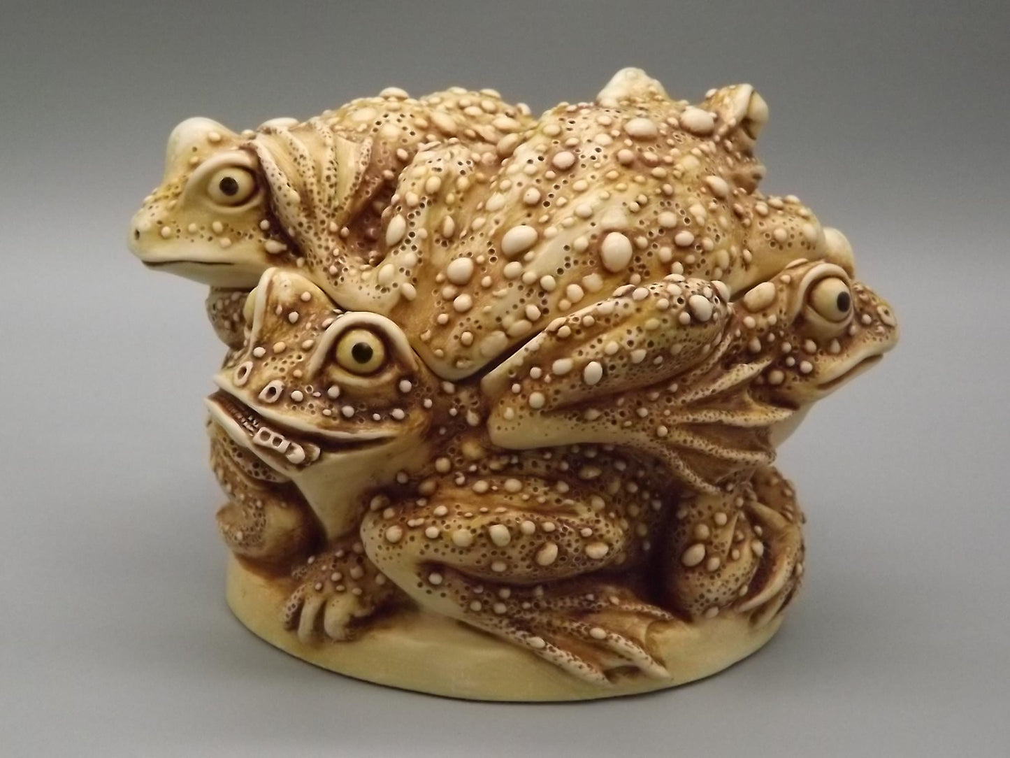 Harmony Kingdom Toad Figurine: Rather Large Huddle, 1995 with Box