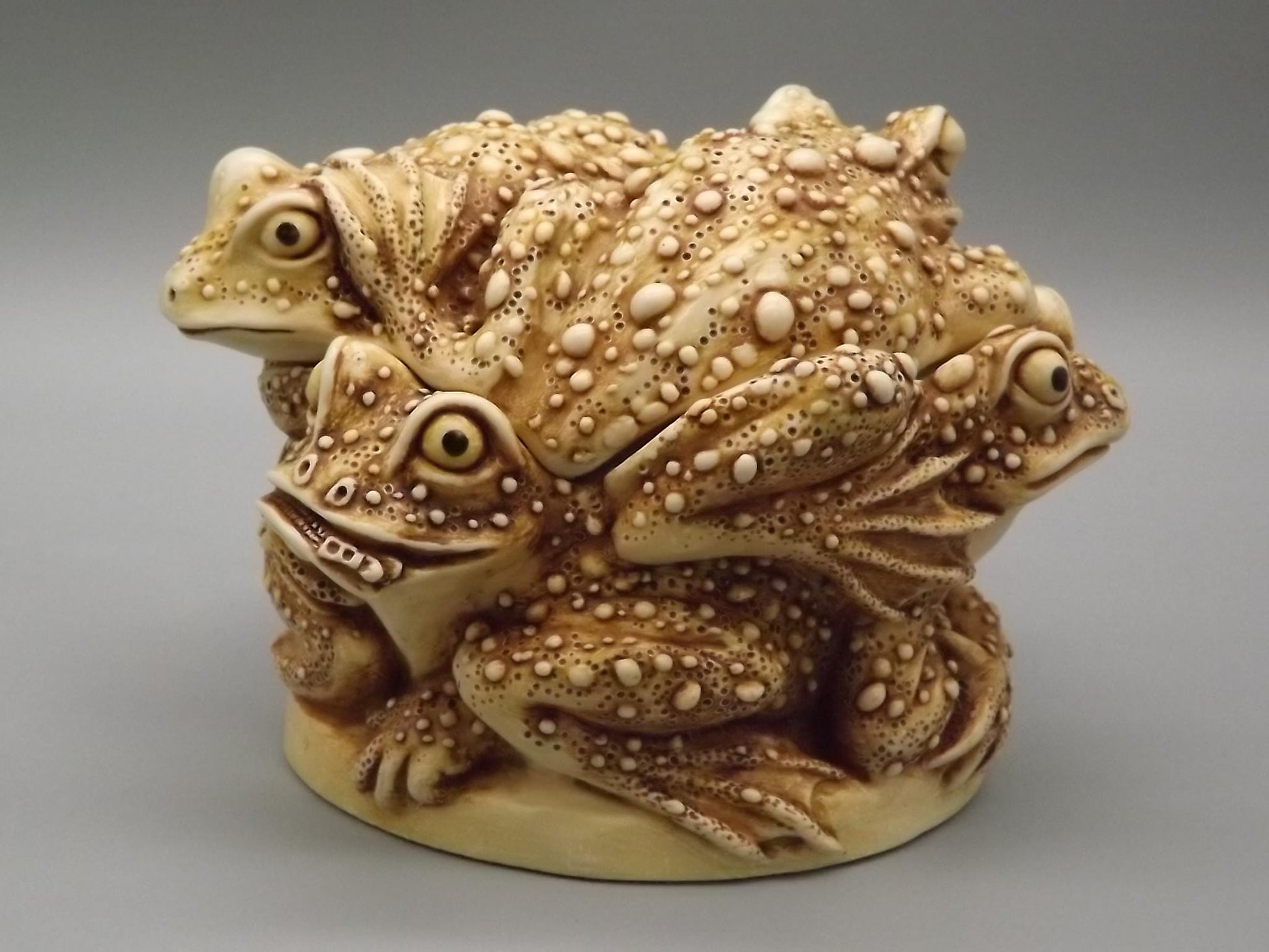 Harmony Kingdom Toad Figurine: Rather Large Huddle, 1995 with Box