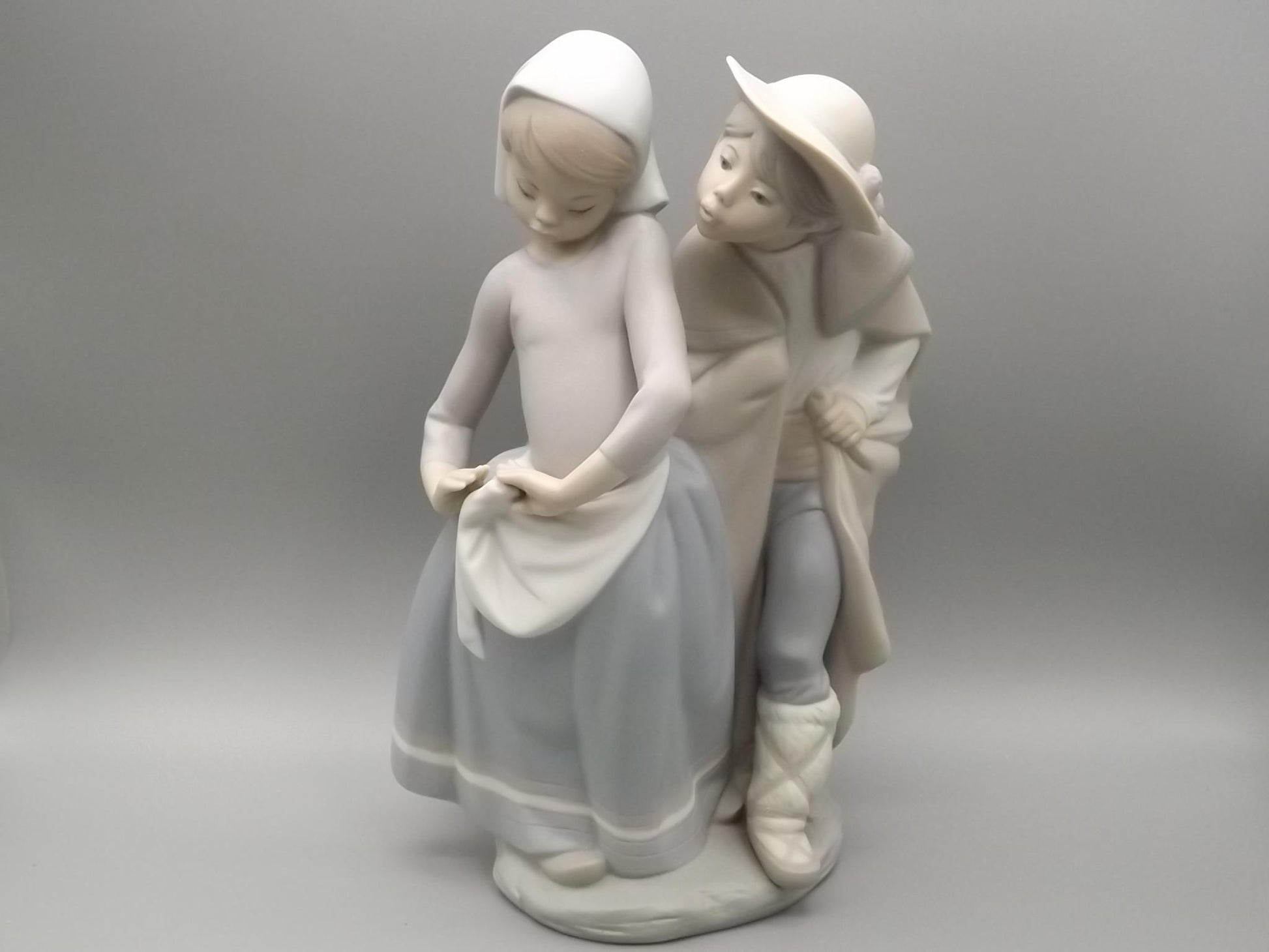Vintage Lladro Figurine: "Boy Meets Girl" Matte Finish #1188 (1972)