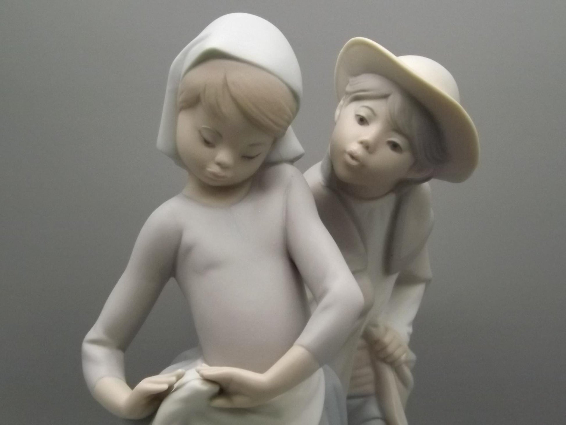 Vintage Lladro Figurine: "Boy Meets Girl" Matte Finish #1188 (1972)