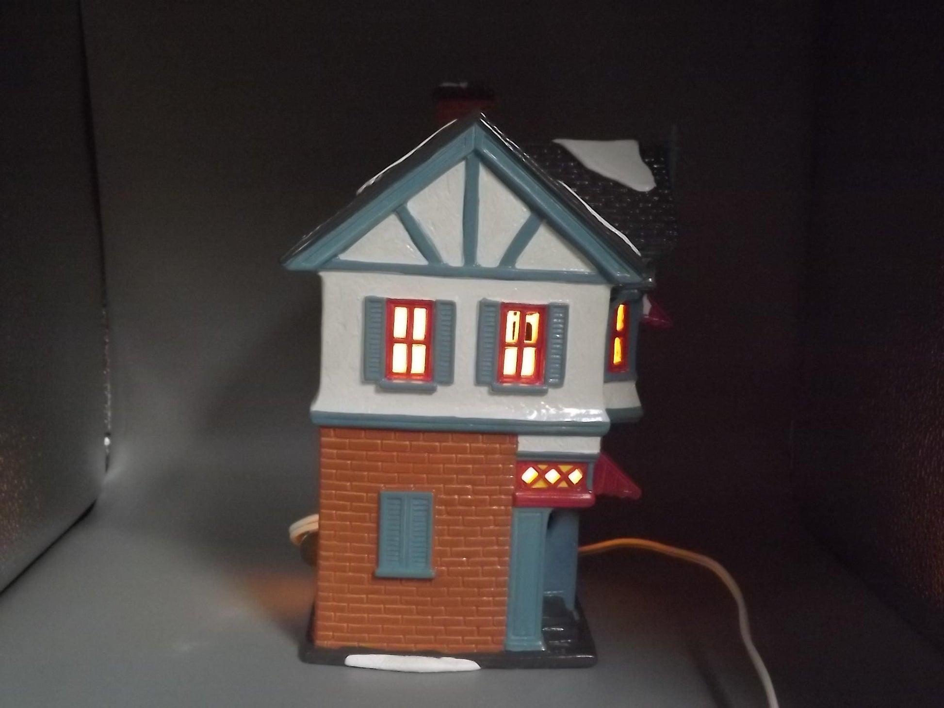 Vintage 1994 Snow Village "Marvel's Beauty Salon" Illuminated Figurine (With Box & COA)