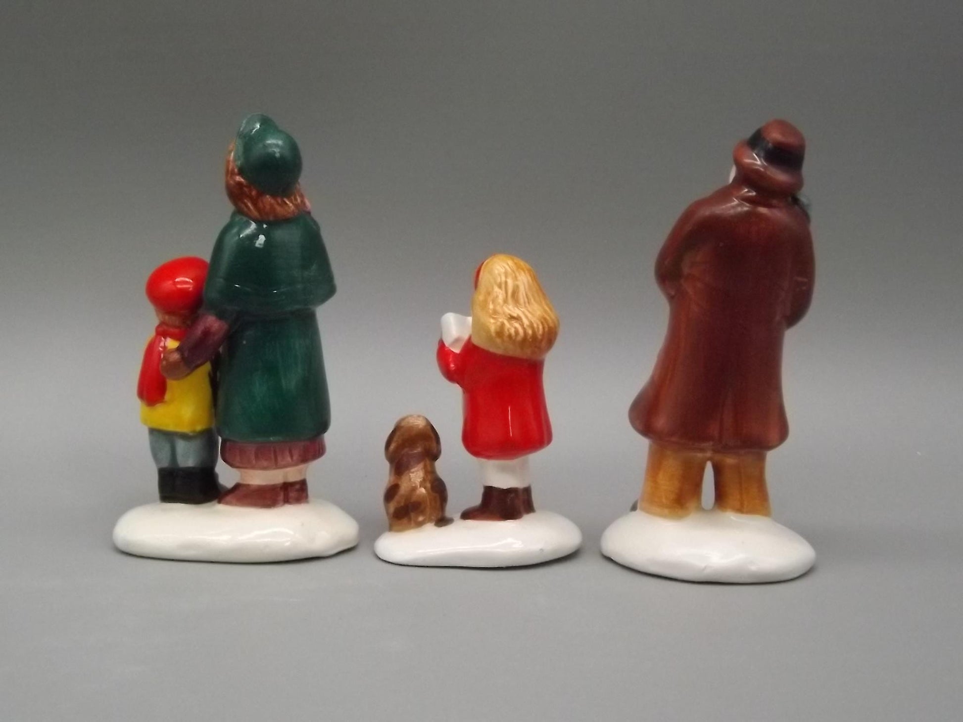 Vintage Snow Village Caroling Family Figurine Set #5105-5 - With Box