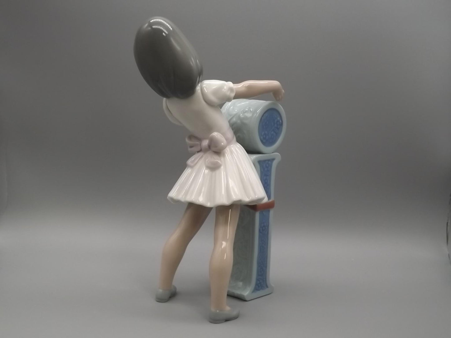 Vintage Lladro Figurine: "I is for Ivy" Girl with Letter, #5147