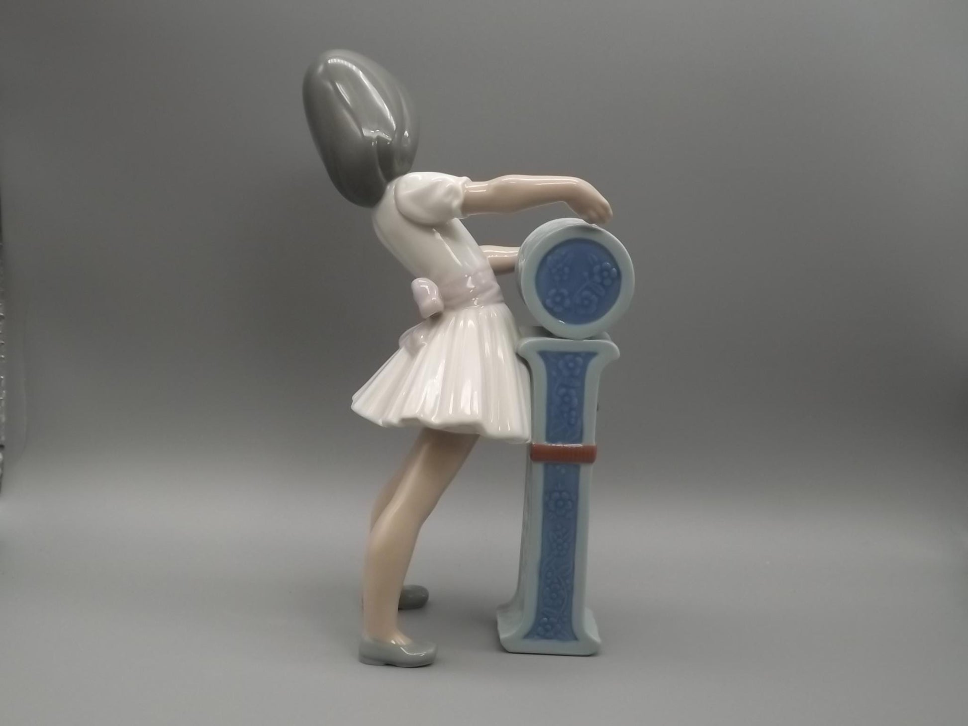 Vintage Lladro Figurine: "I is for Ivy" Girl with Letter, #5147