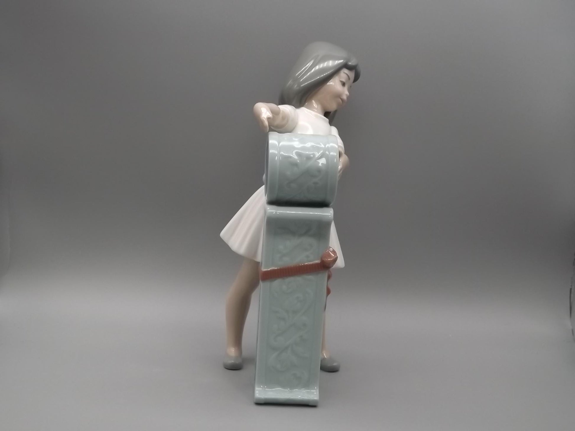 Vintage Lladro Figurine: "I is for Ivy" Girl with Letter, #5147