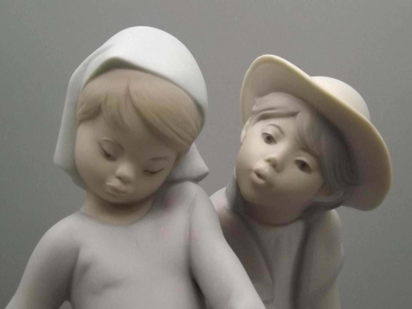 Vintage Lladro Figurine: "Boy Meets Girl" Matte Finish #1188 (1972)