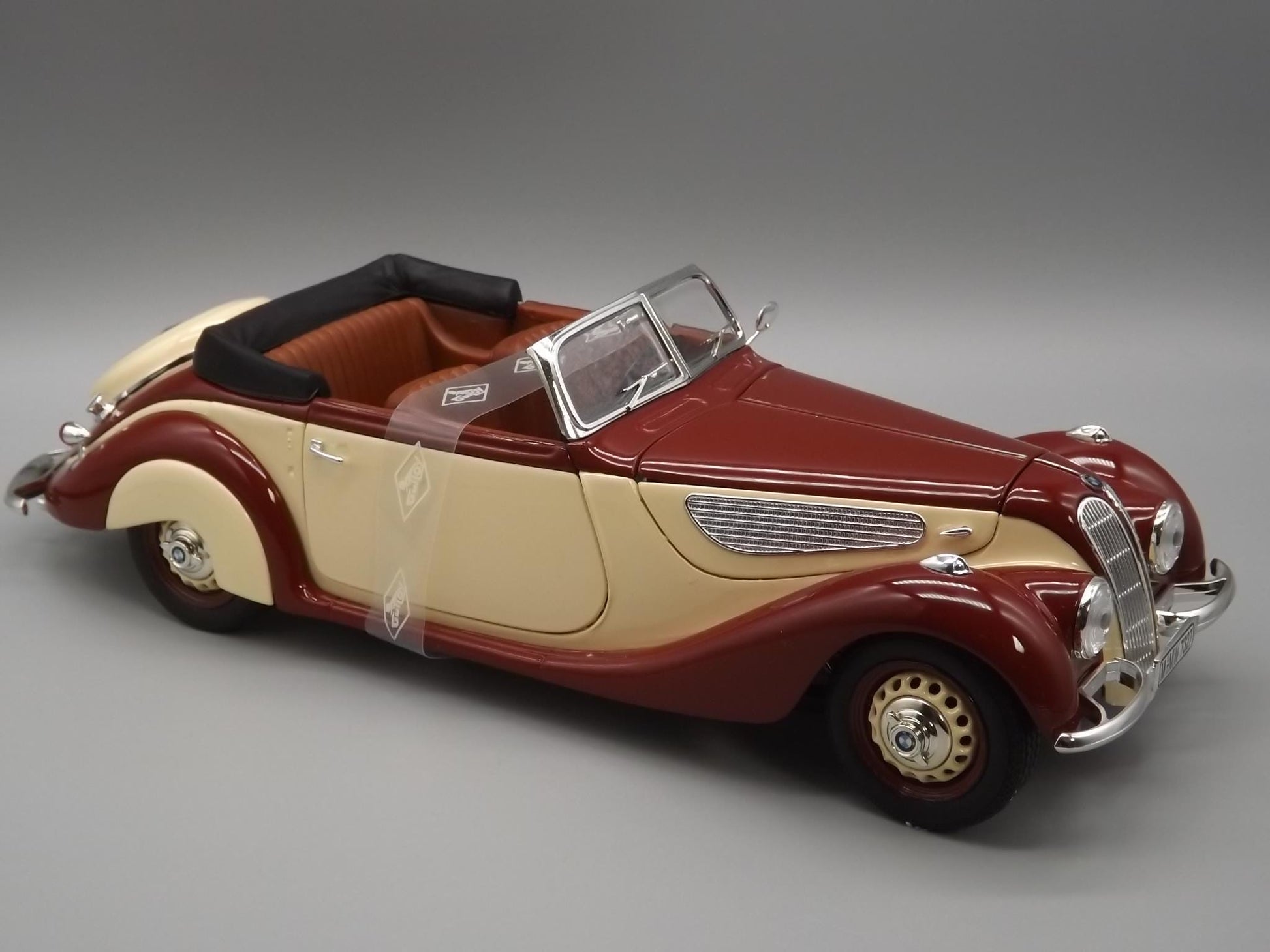 Vintage Guiloy 1937 BMW 327 Cabrio Diecast Model Car (1:18 Scale)