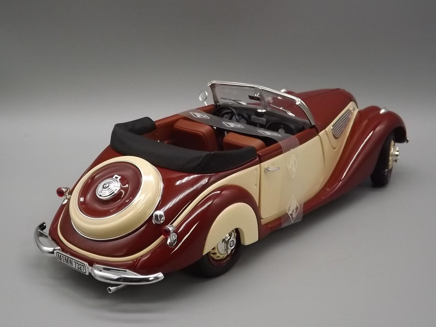 Vintage Guiloy 1937 BMW 327 Cabrio Diecast Model Car (1:18 Scale)