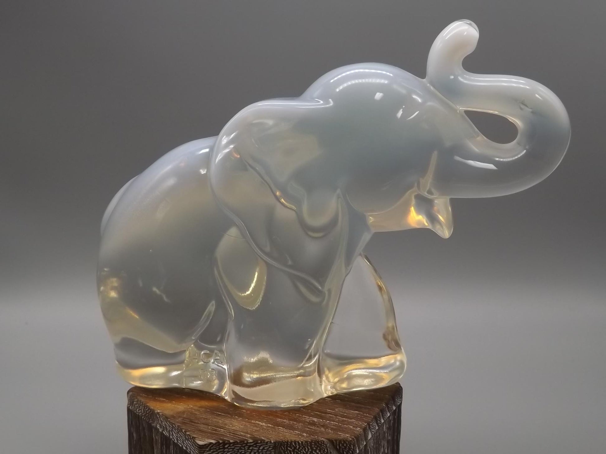 Vintage Heisey Opalescent Glass Elephant Figurines: HCA 88 & 87 Set