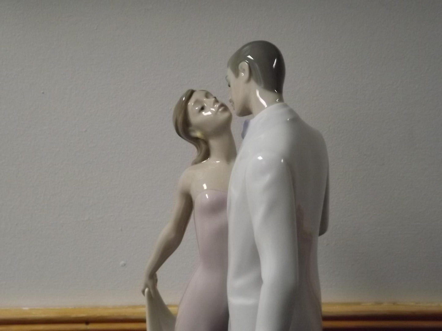 Vintage Lladro "Happy Anniversary" Figurine #6475 with Box & COA