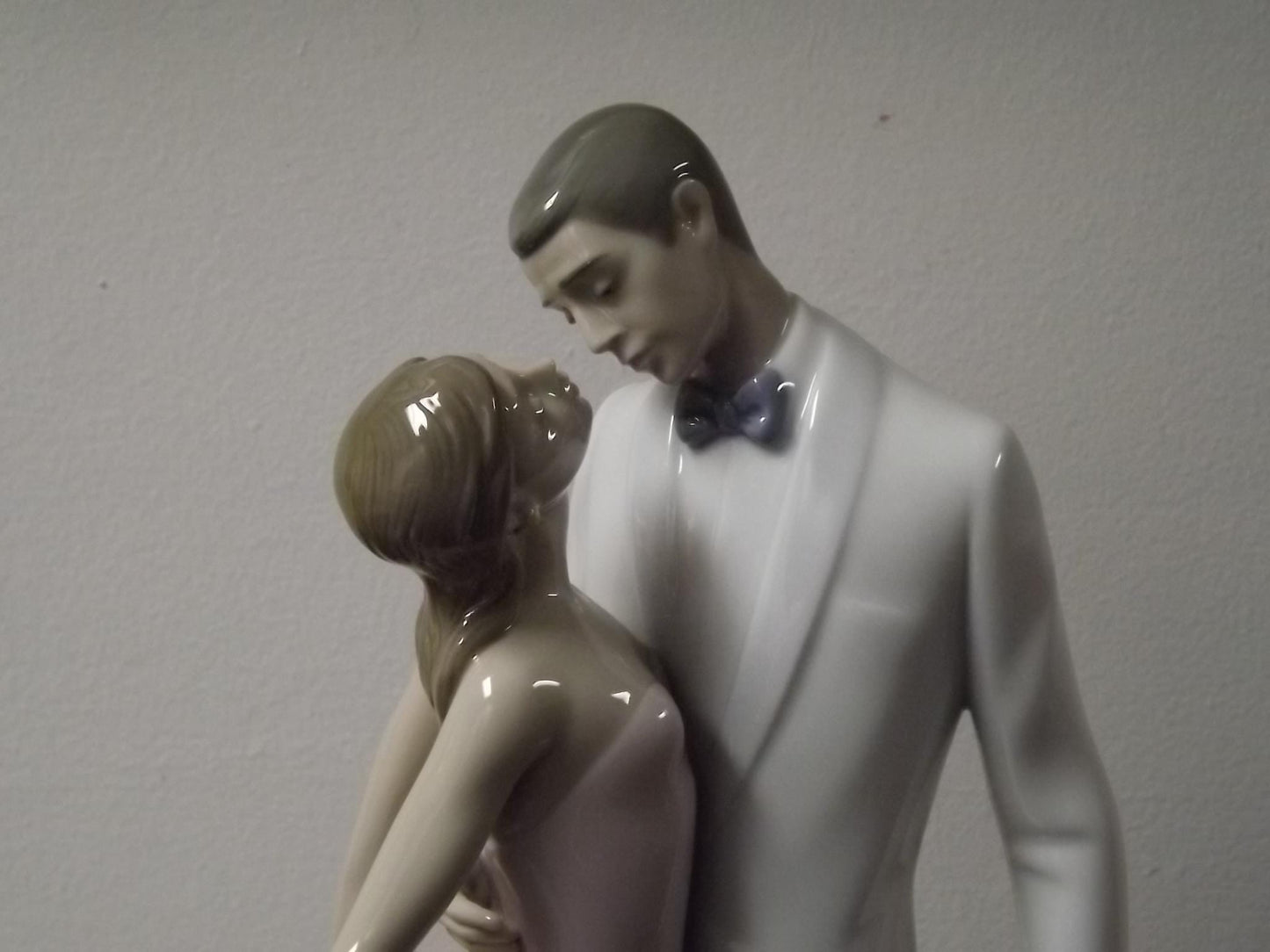 Vintage Lladro "Happy Anniversary" Figurine #6475 with Box & COA