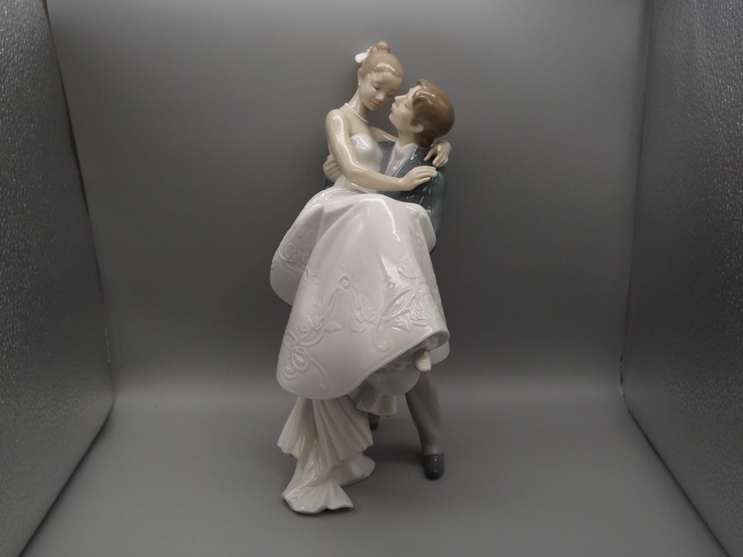 Vintage Lladro "The Happiest Day" Figurine #8029 - Newlyweds with Original Box