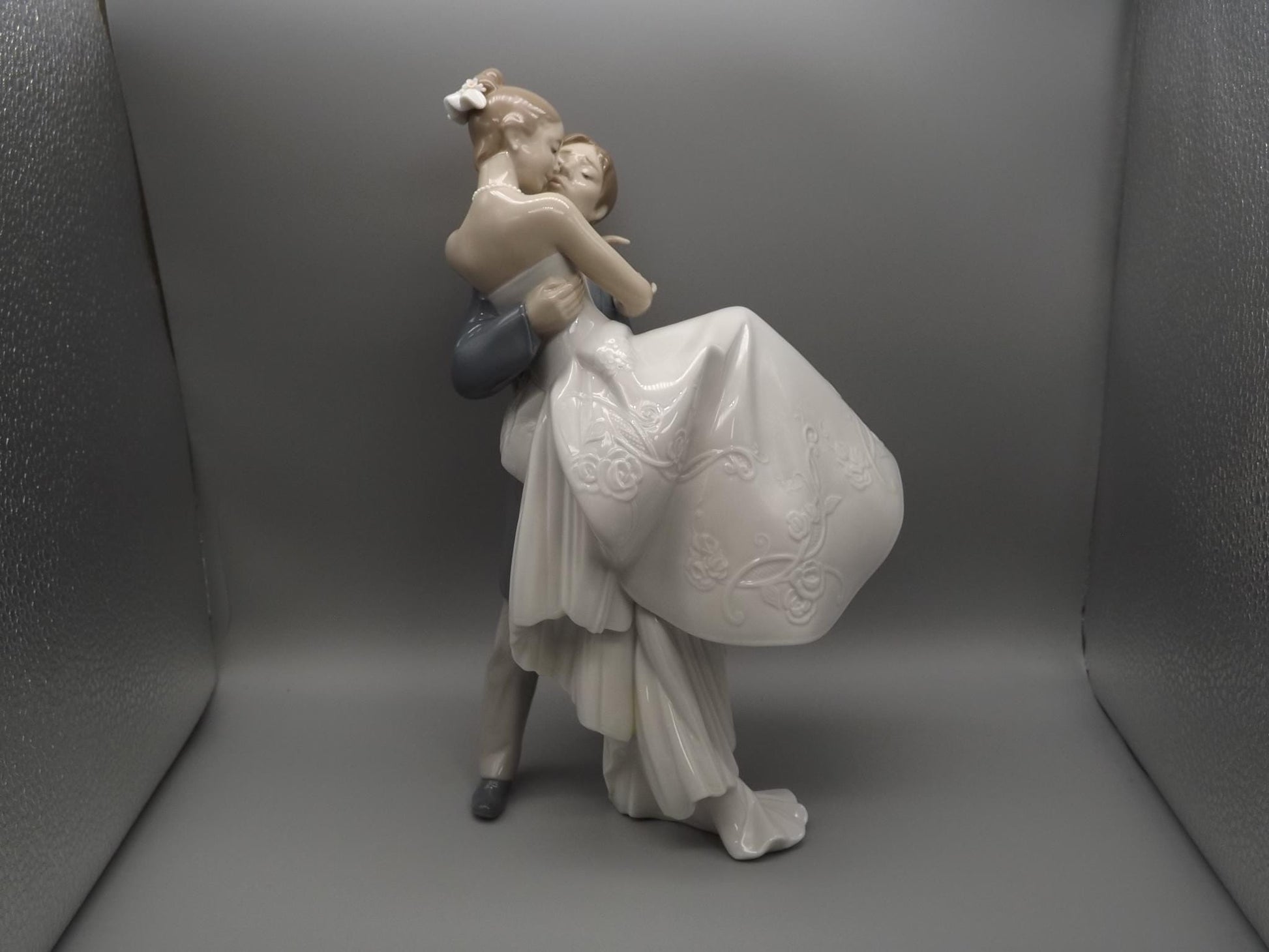 Vintage Lladro "The Happiest Day" Figurine #8029 - Newlyweds with Original Box