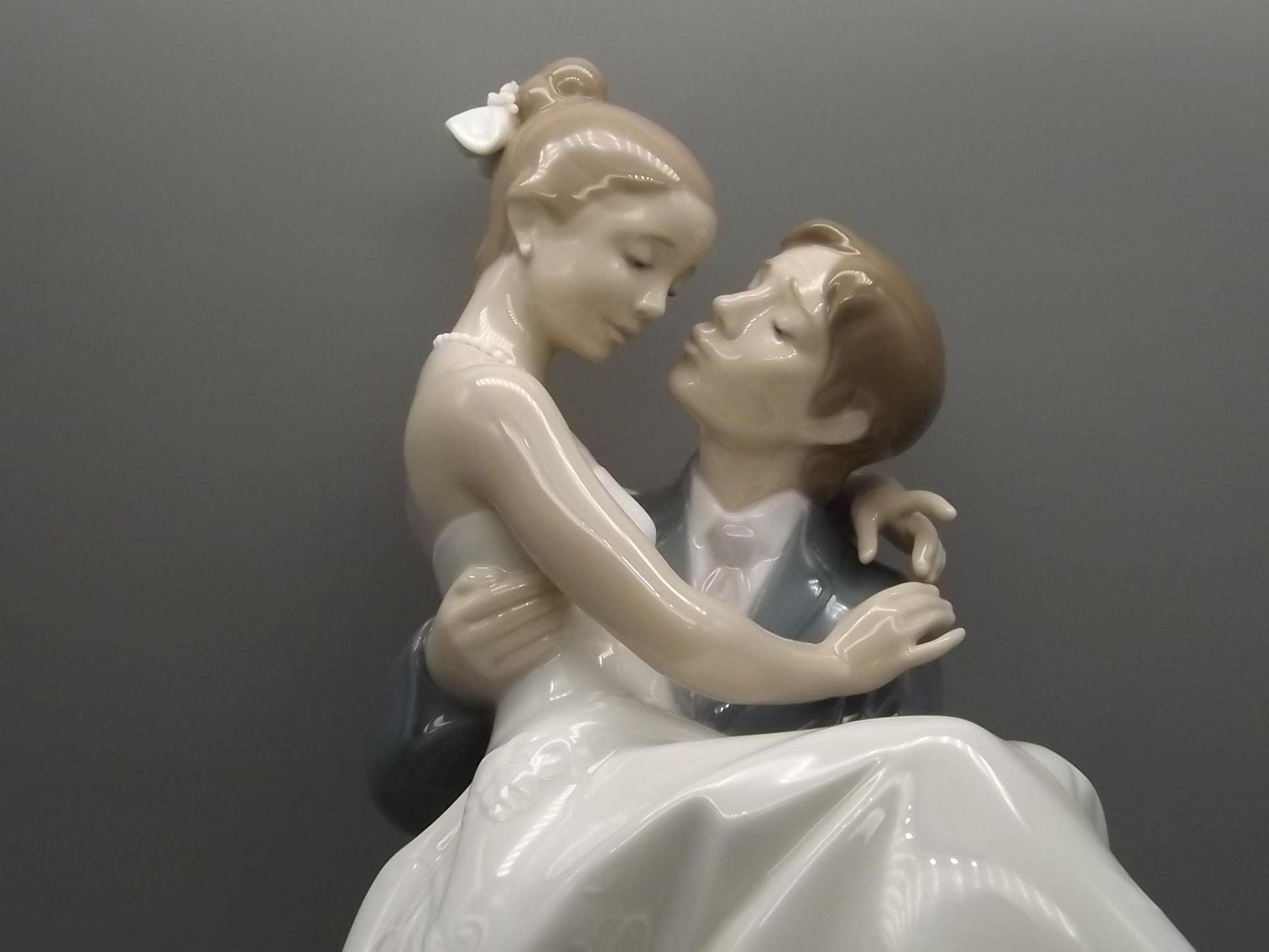 Vintage Lladro "The Happiest Day" Figurine #8029 - Newlyweds with Original Box