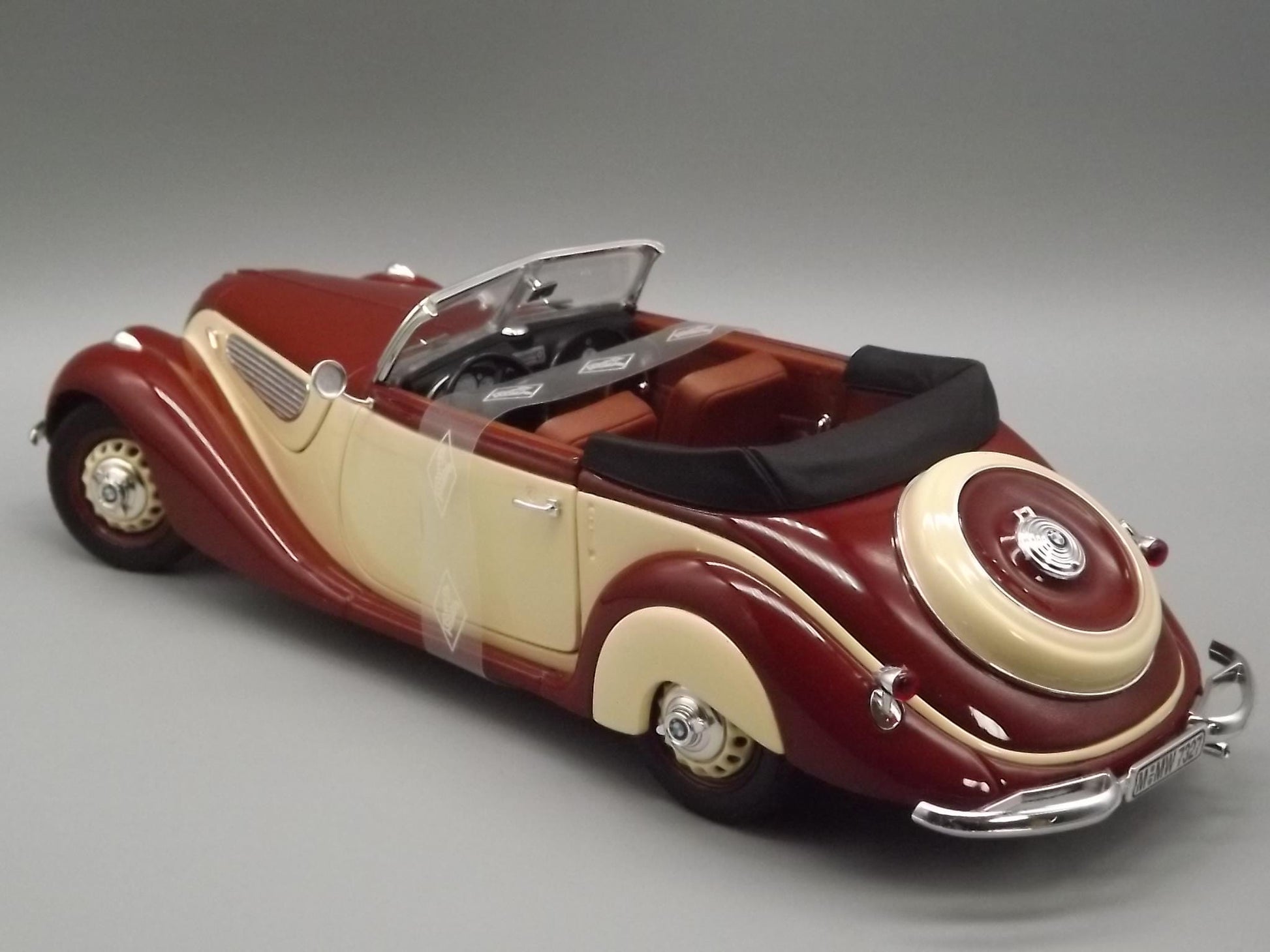 Vintage Guiloy 1937 BMW 327 Cabrio Diecast Model Car (1:18 Scale)