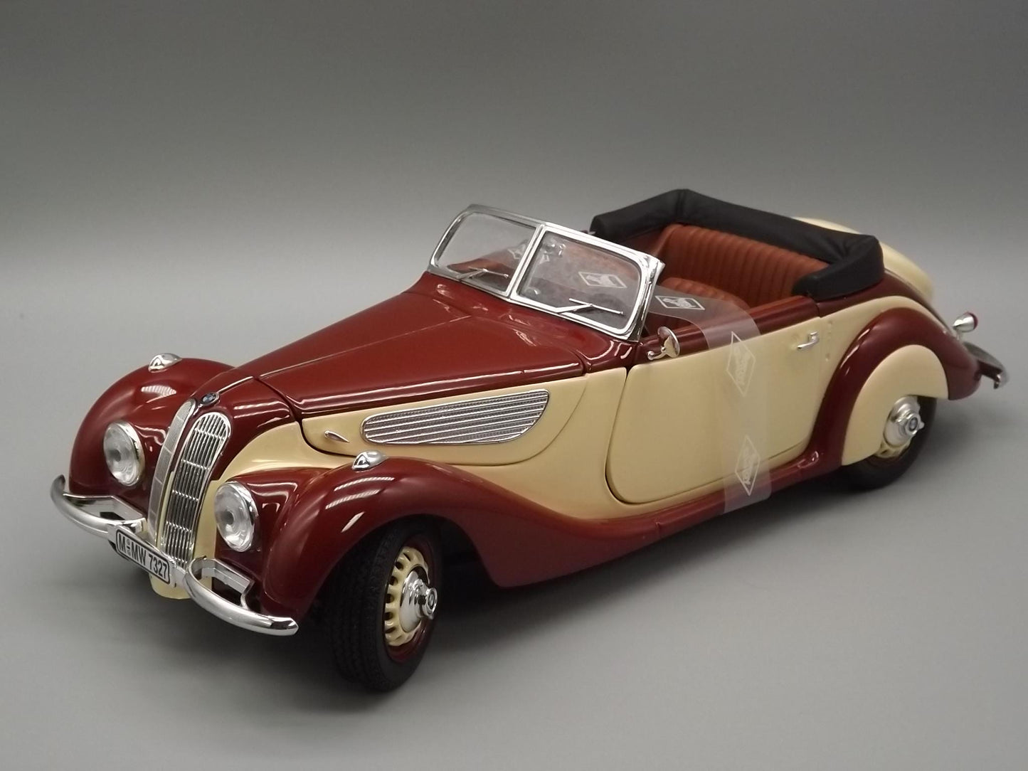 Vintage Guiloy 1937 BMW 327 Cabrio Diecast Model Car (1:18 Scale)