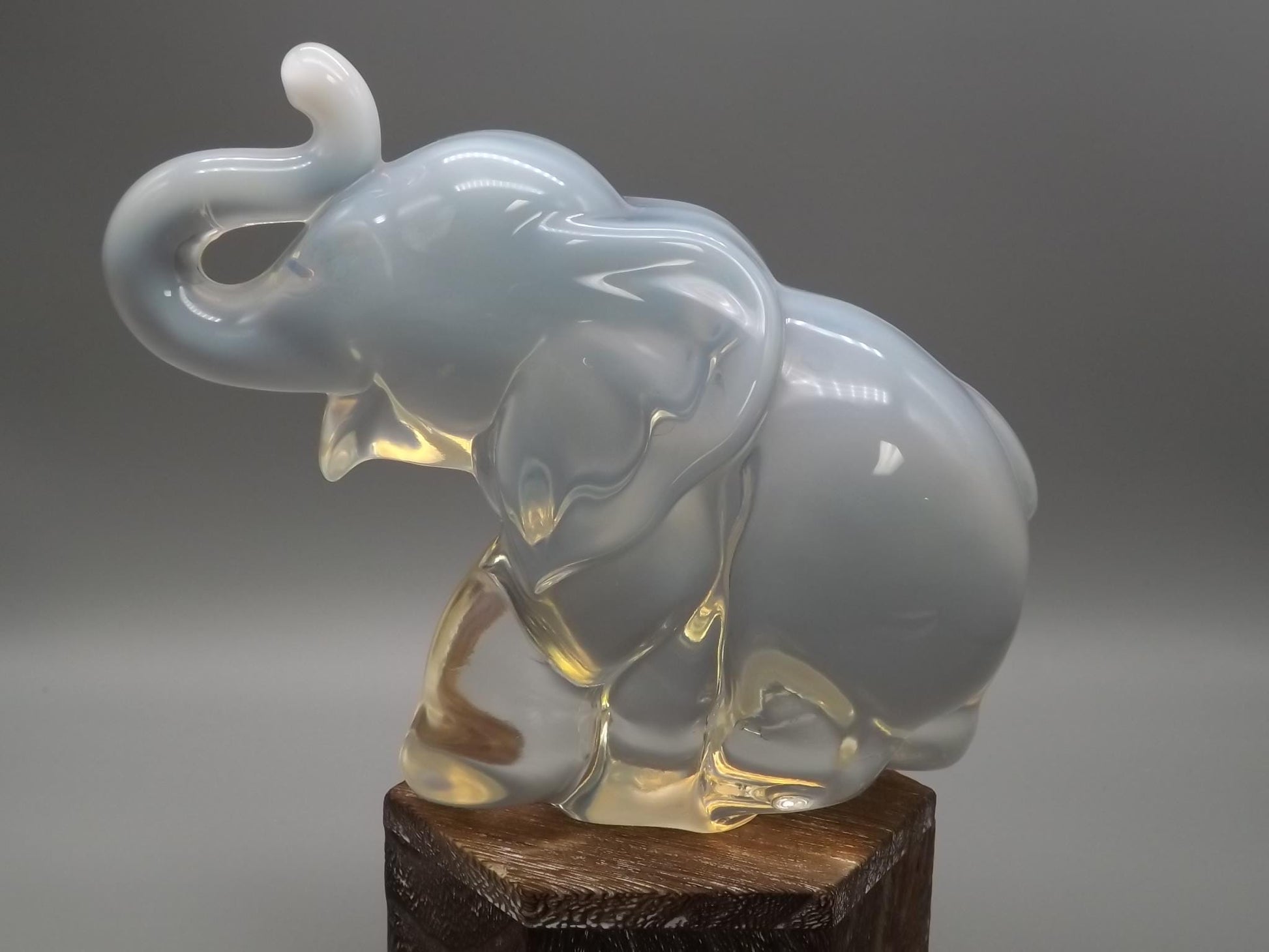 Vintage Heisey Opalescent Glass Elephant Figurines: HCA 88 & 87 Set