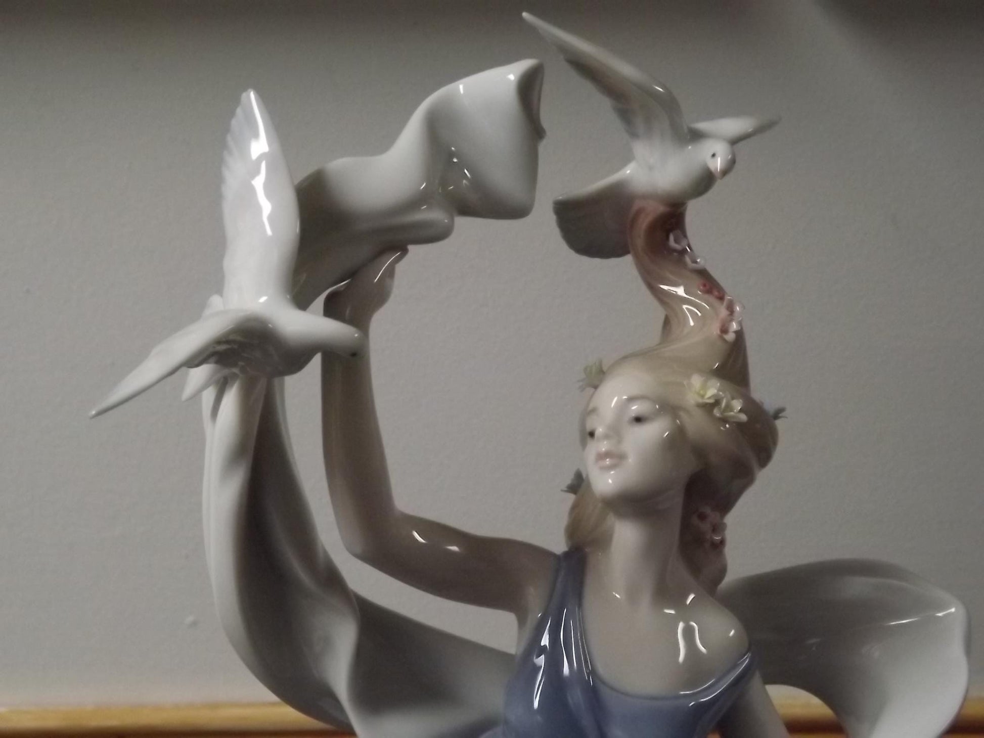 Vintage Lladro Figurine: Inspiration Millenium New Horizons, Woman with Doves (With Box & COA)