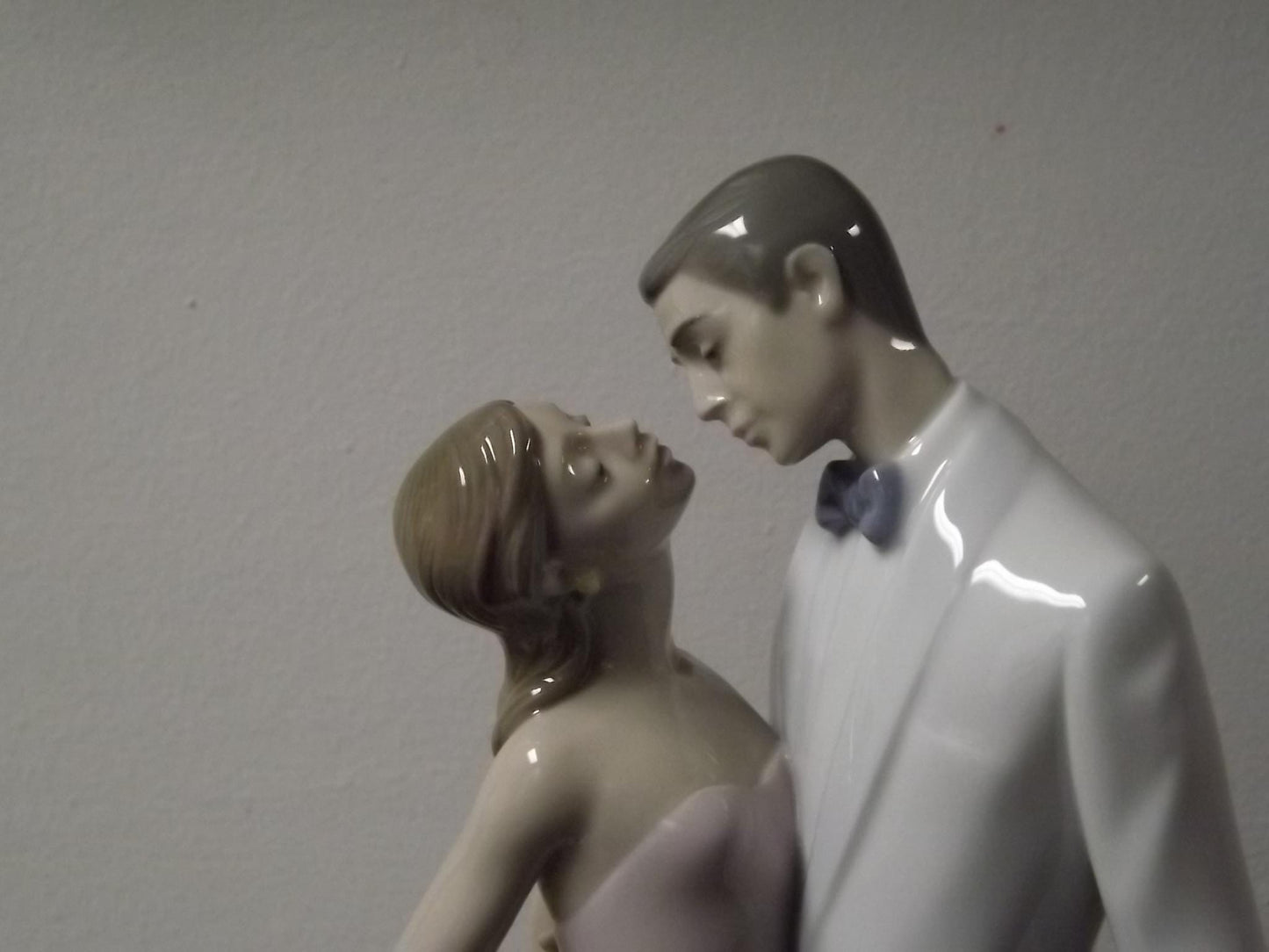 Vintage Lladro "Happy Anniversary" Figurine #6475 with Box & COA