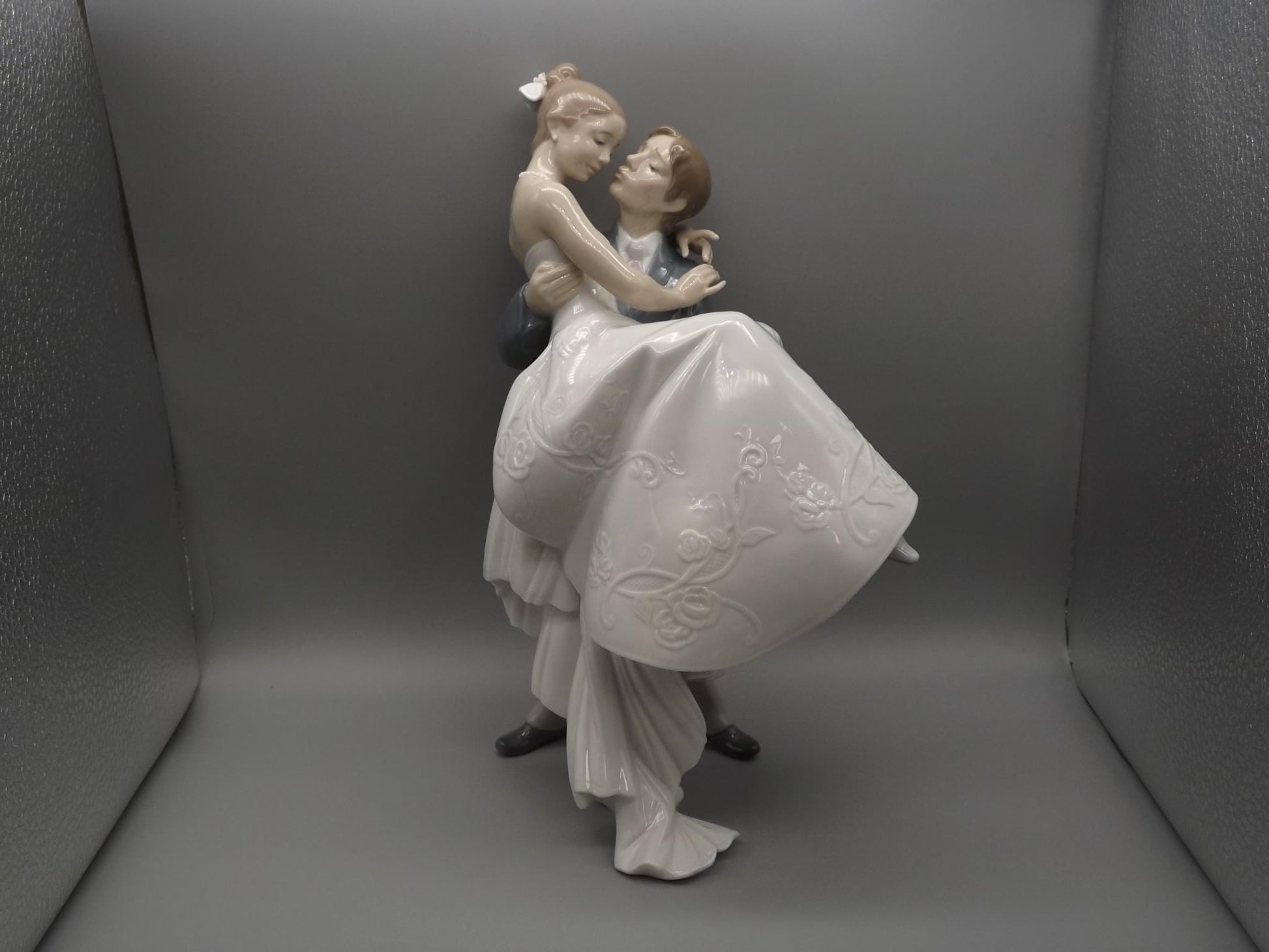 Vintage Lladro "The Happiest Day" Figurine #8029 - Newlyweds with Original Box