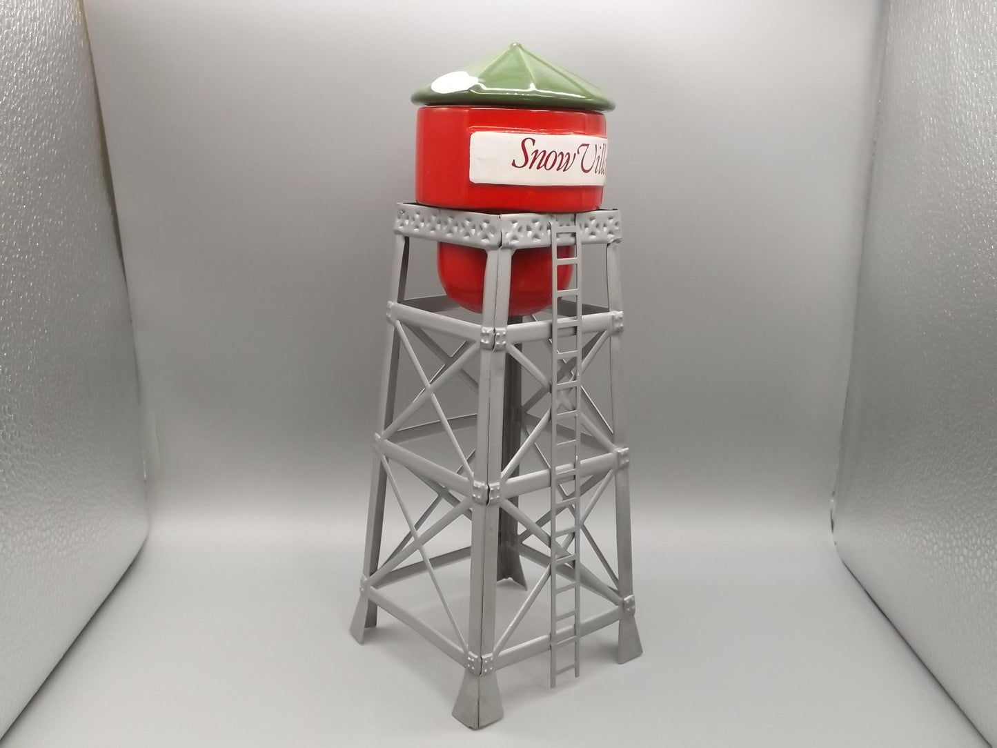 Vintage 1988 Snow Village "Watertower" building seasonal display village scene. With box.