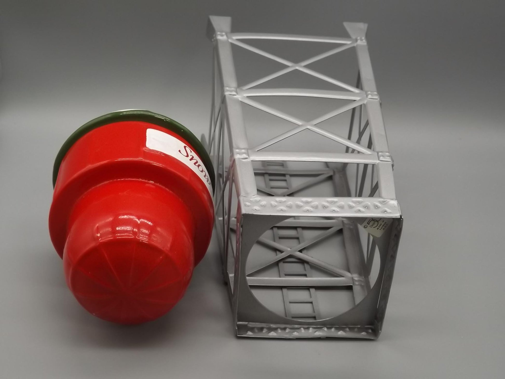 Vintage 1988 Snow Village "Watertower" building seasonal display village scene. With box.