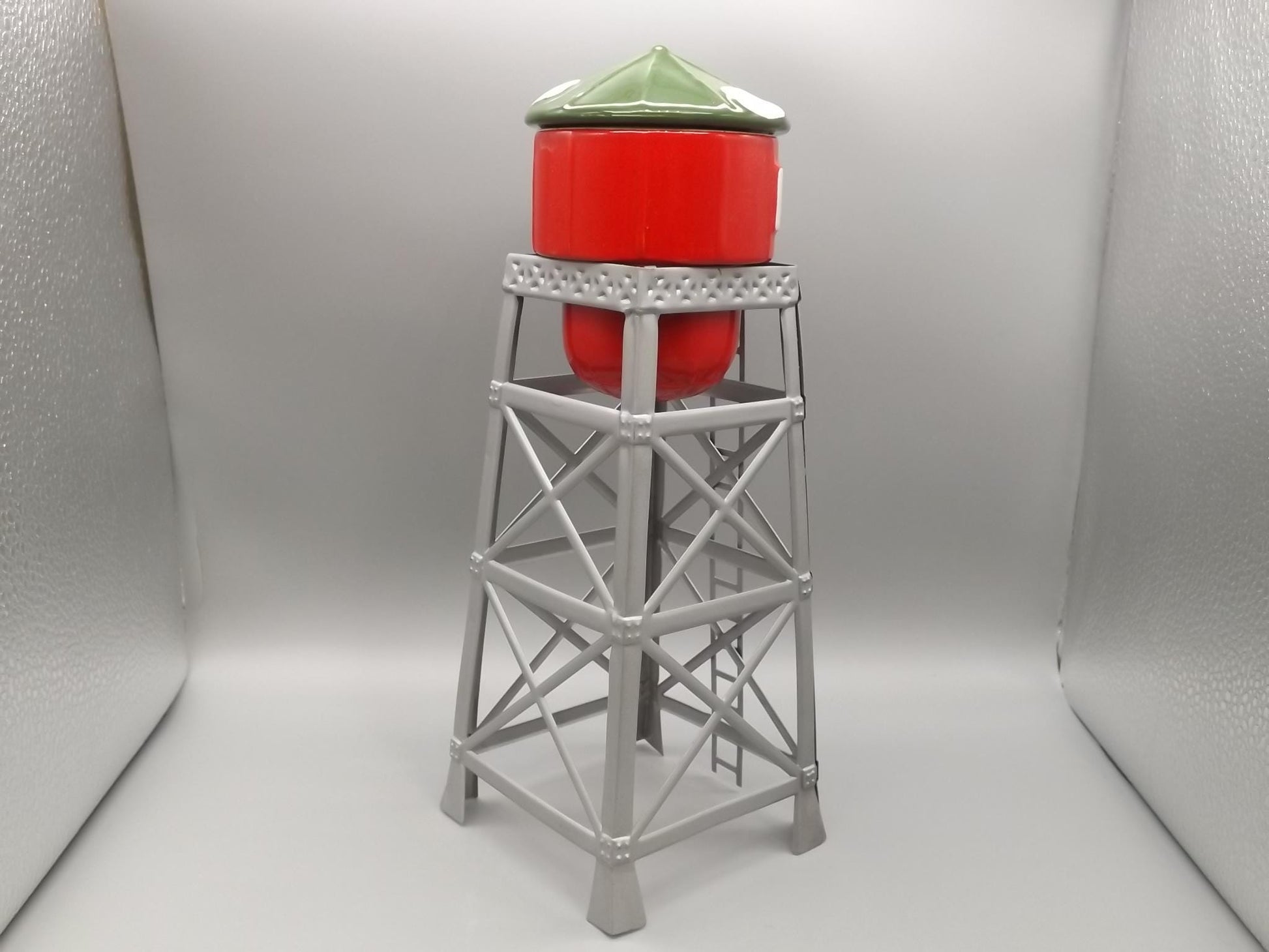 Vintage 1988 Snow Village "Watertower" building seasonal display village scene. With box.