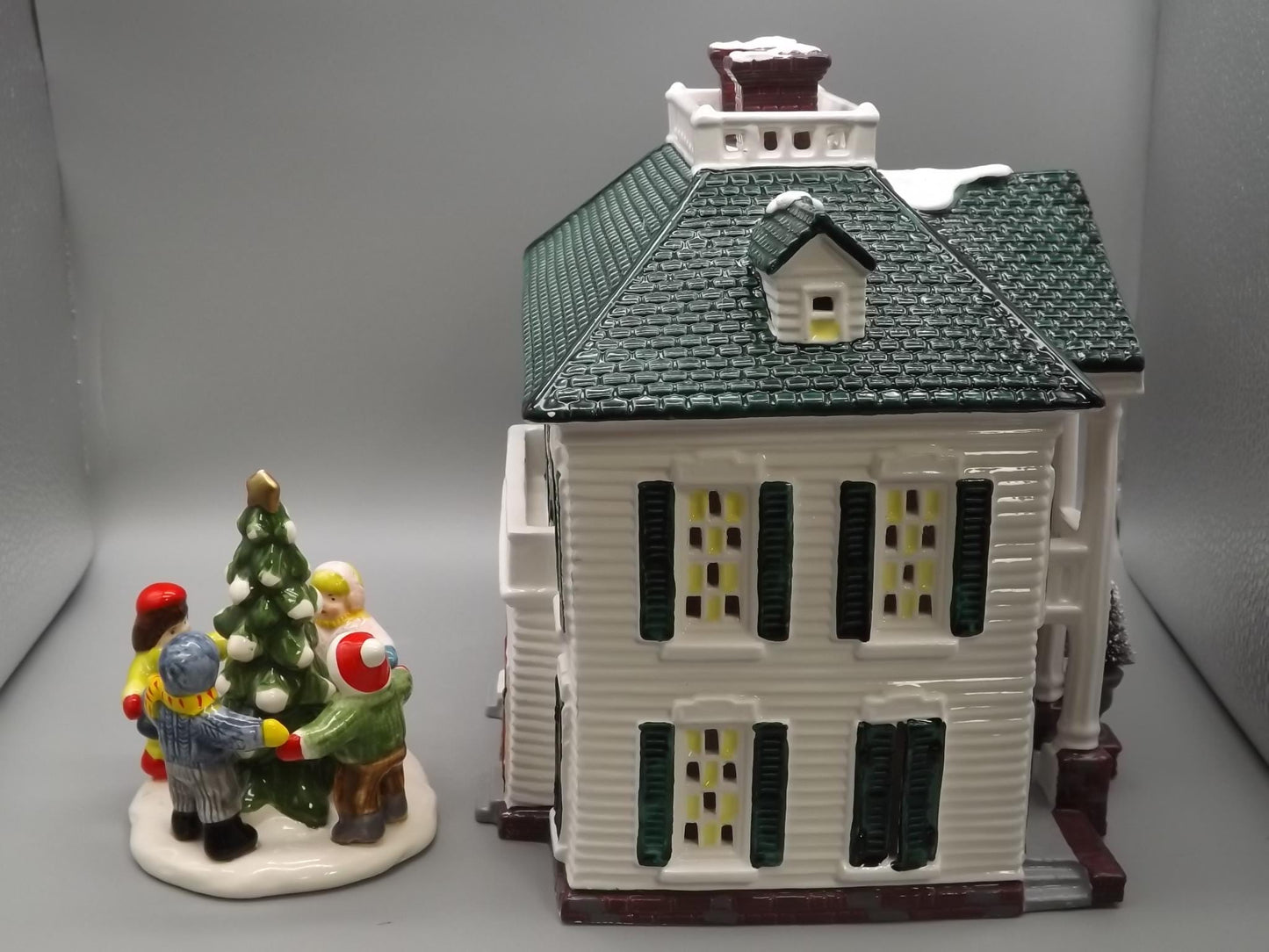 Vintage 1991 Snow Village "Southern Colonial" Illuminated building with "Kids around the tree" seasonal display village scenes. With boxes.