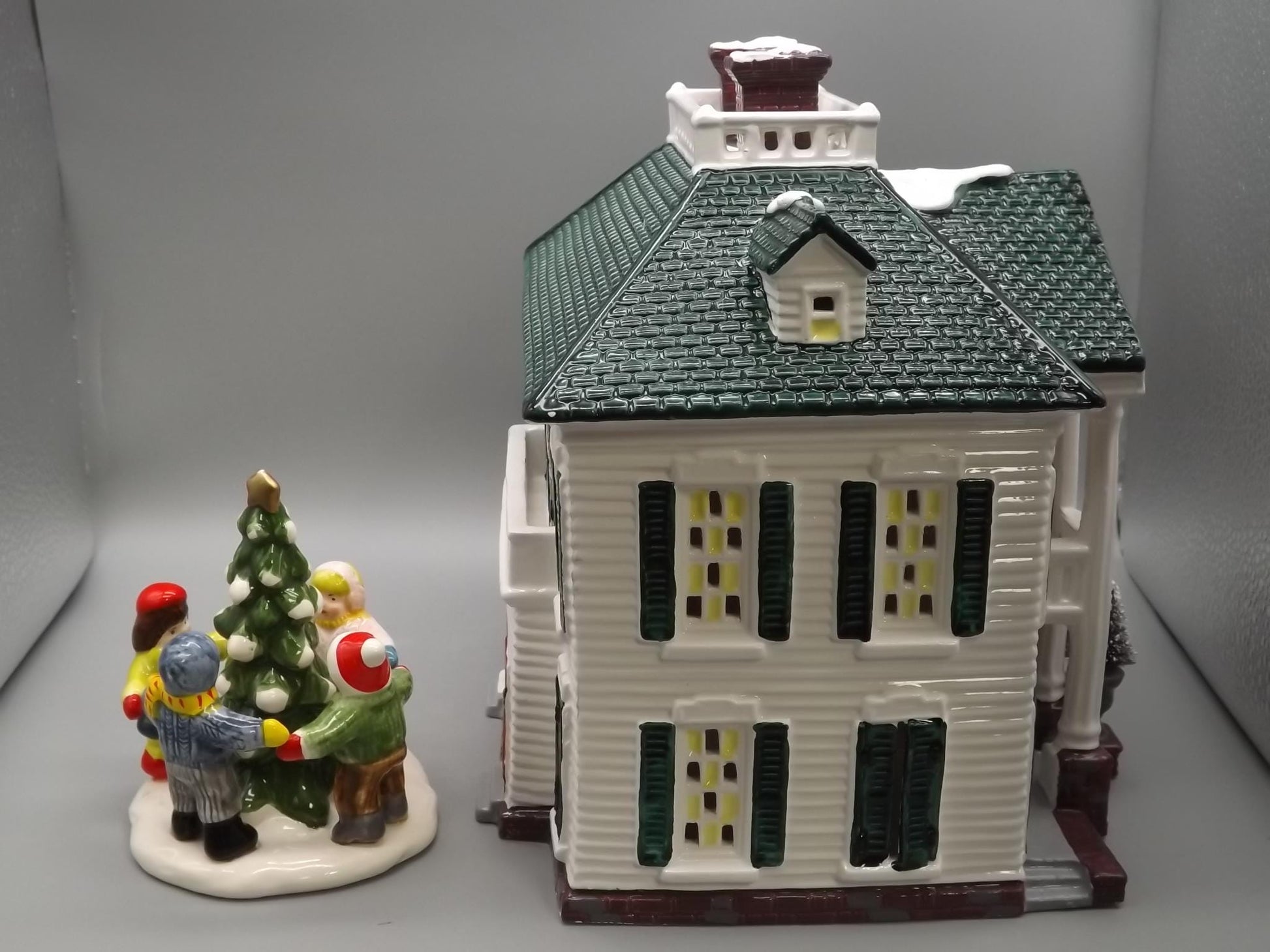 Vintage 1991 Snow Village "Southern Colonial" Illuminated building with "Kids around the tree" seasonal display village scenes. With boxes.