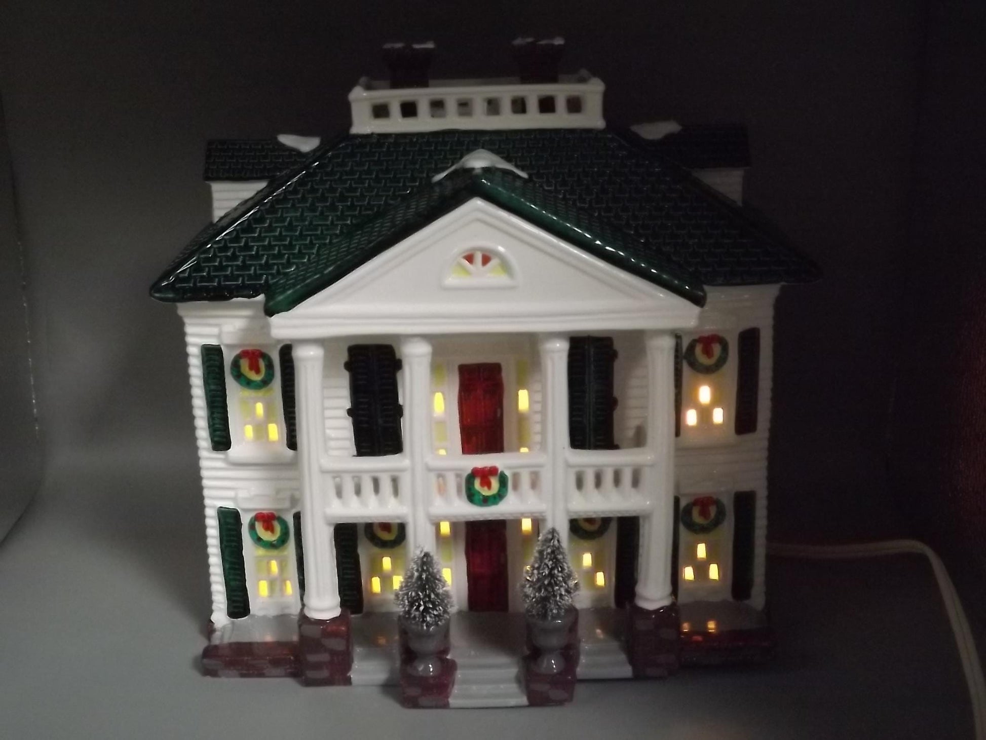 Vintage 1991 Snow Village "Southern Colonial" Illuminated building with "Kids around the tree" seasonal display village scenes. With boxes.