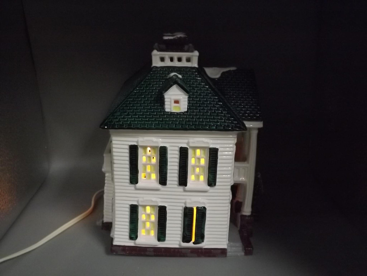 Vintage 1991 Snow Village "Southern Colonial" Illuminated building with "Kids around the tree" seasonal display village scenes. With boxes.