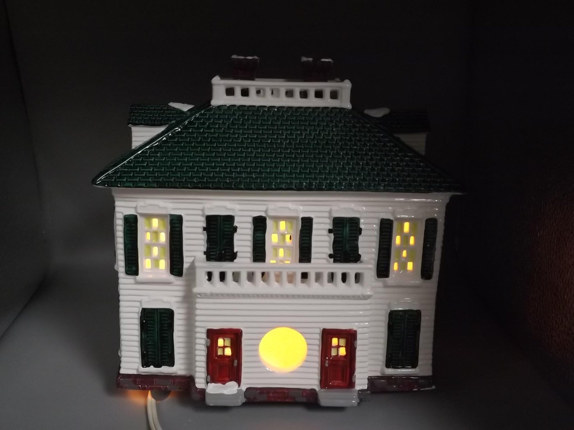 Vintage 1991 Snow Village "Southern Colonial" Illuminated building with "Kids around the tree" seasonal display village scenes. With boxes.