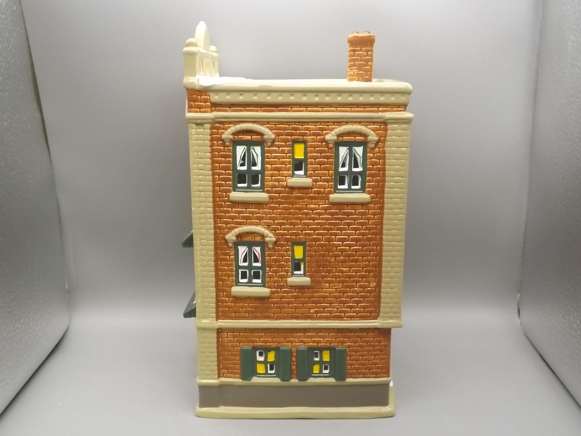 Vintage 1990 Snow Village "Mainstreet Hardware" Illuminated building seasonal display village scene. With box.
