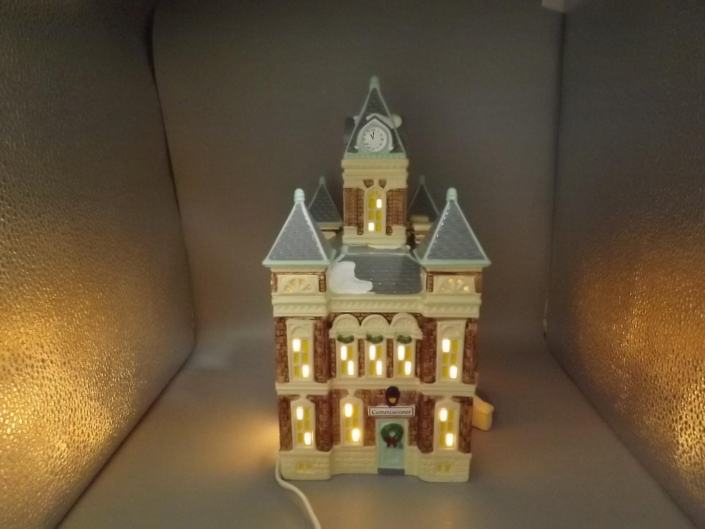 Vintage 1989 Snow Village "County Courthouse, Mark Twain, and Flag pole" Illuminated building seasonal display village scenes. With boxes.