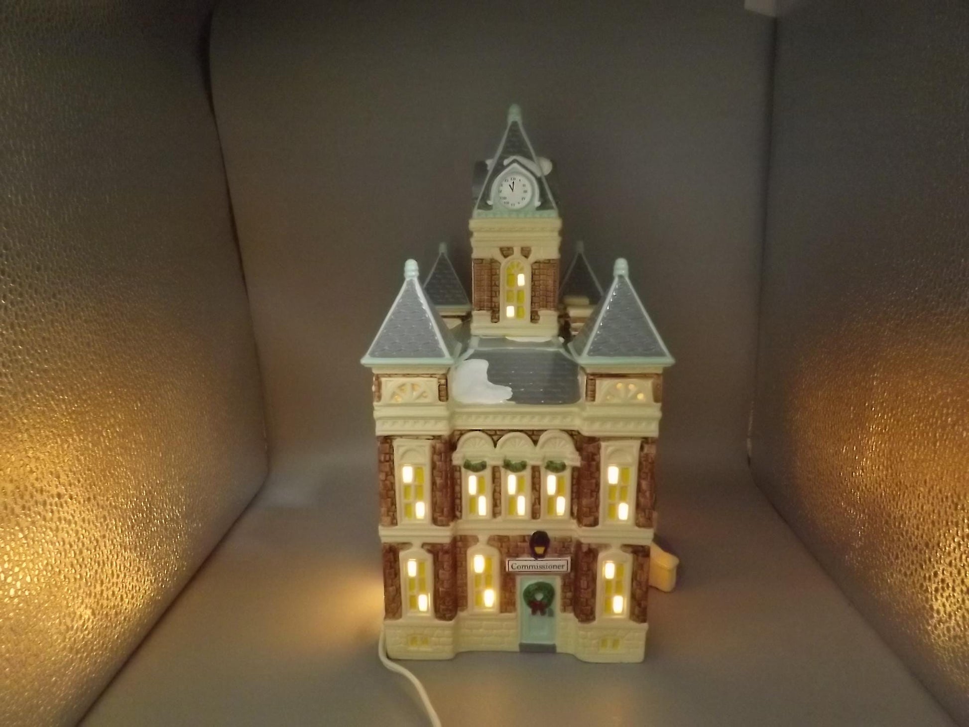 Vintage 1989 Snow Village "County Courthouse, Mark Twain, and Flag pole" Illuminated building seasonal display village scenes. With boxes.