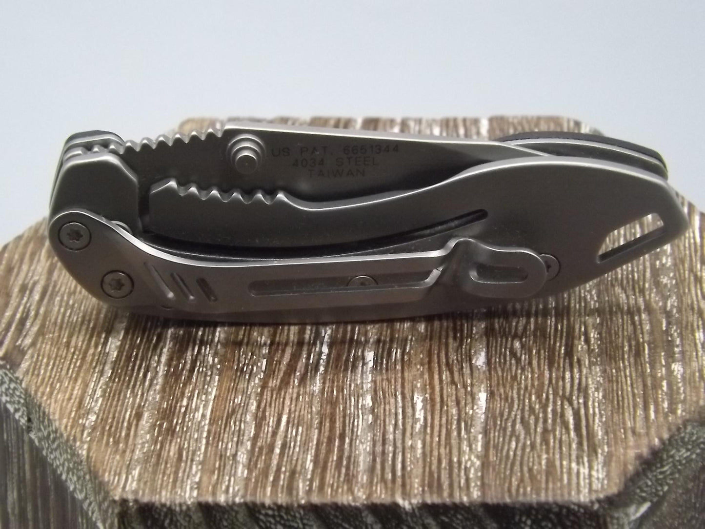 Schrade Extreme Survival Folding Knife: Lanyard & Belt Holder