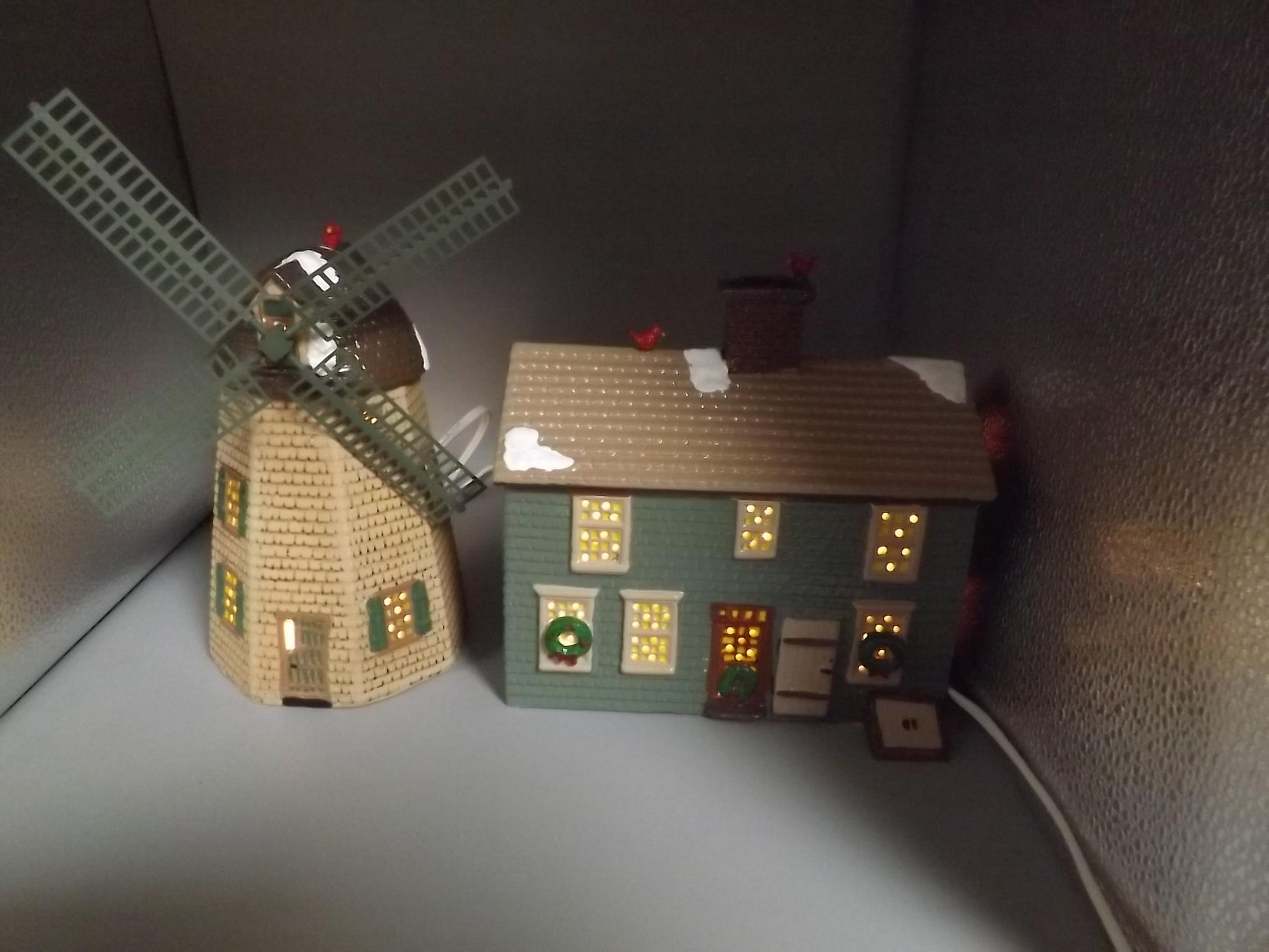 Vintage 1988 Snow Village "Home Sweet Home with Windmill" Illuminated building seasonal display village scene. With box. No lights included.