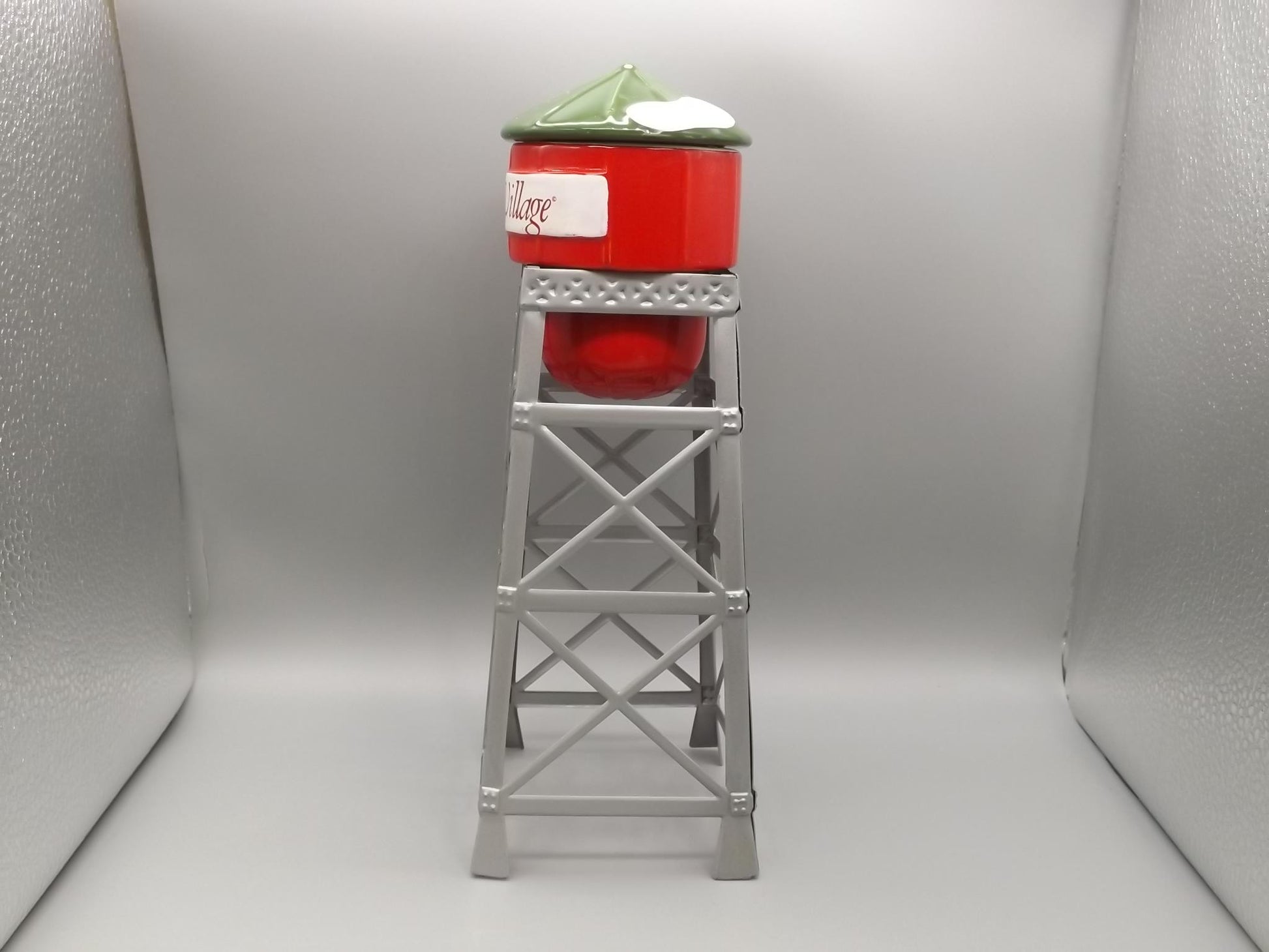 Vintage 1988 Snow Village "Watertower" building seasonal display village scene. With box.