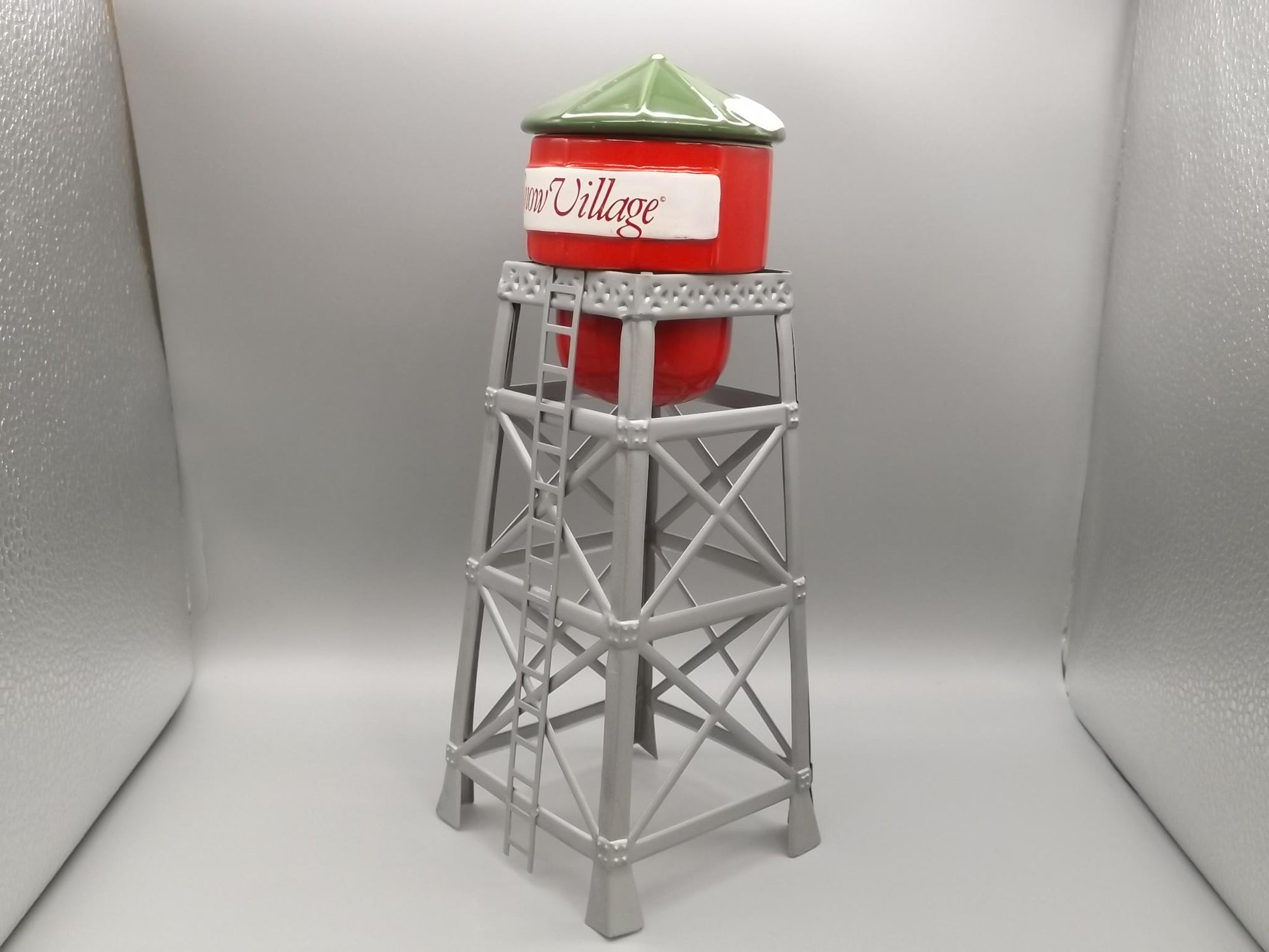 Vintage 1988 Snow Village "Watertower" building seasonal display village scene. With box.