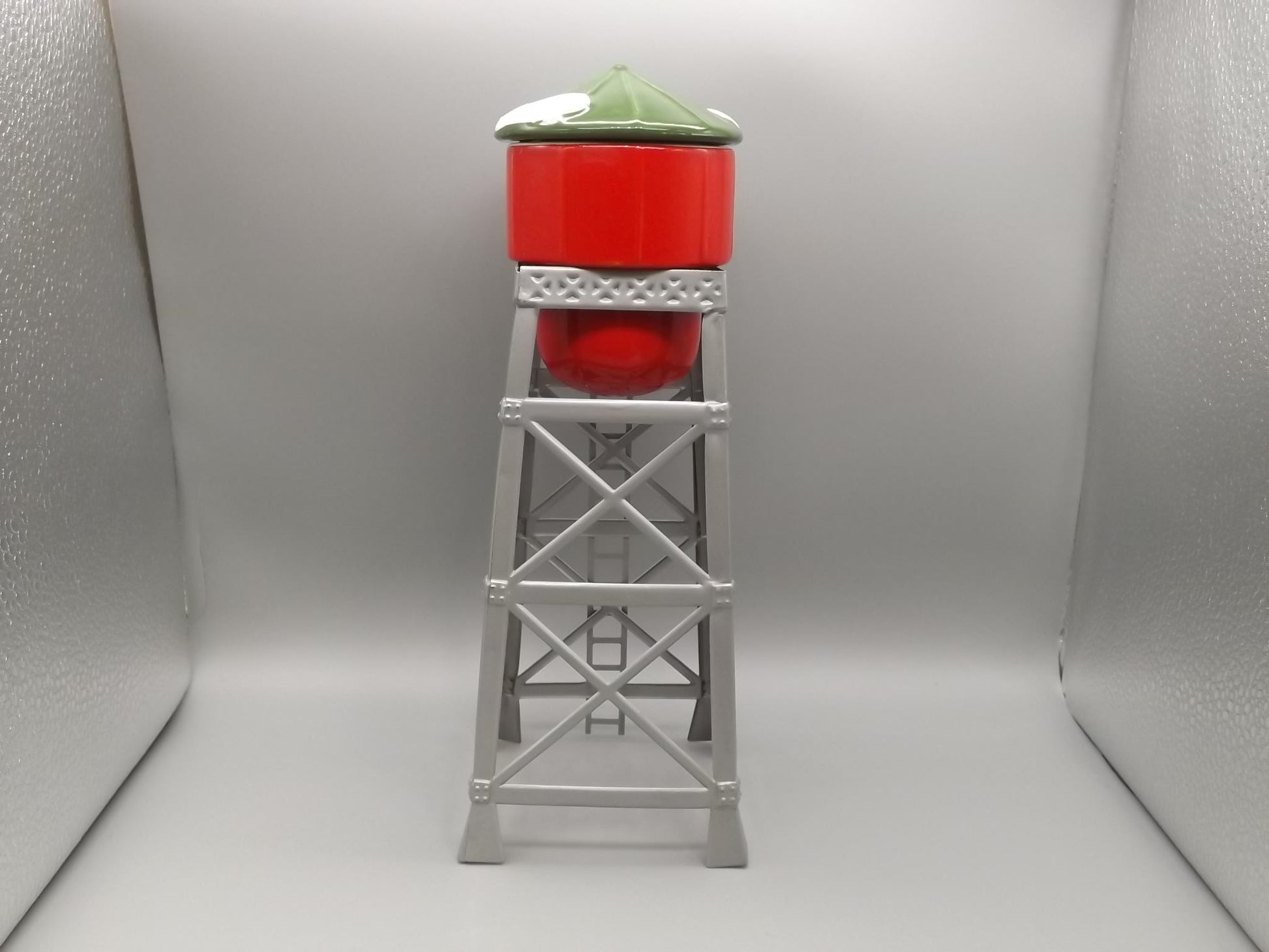 Vintage 1988 Snow Village "Watertower" building seasonal display village scene. With box.