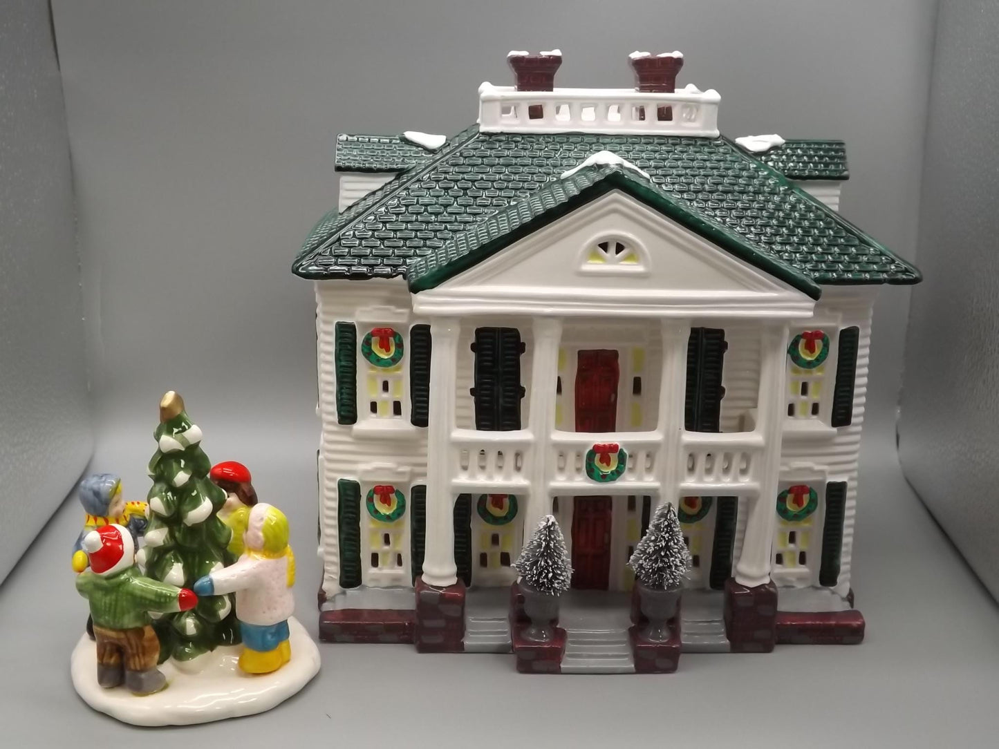 Vintage 1991 Snow Village "Southern Colonial" Illuminated building with "Kids around the tree" seasonal display village scenes. With boxes.