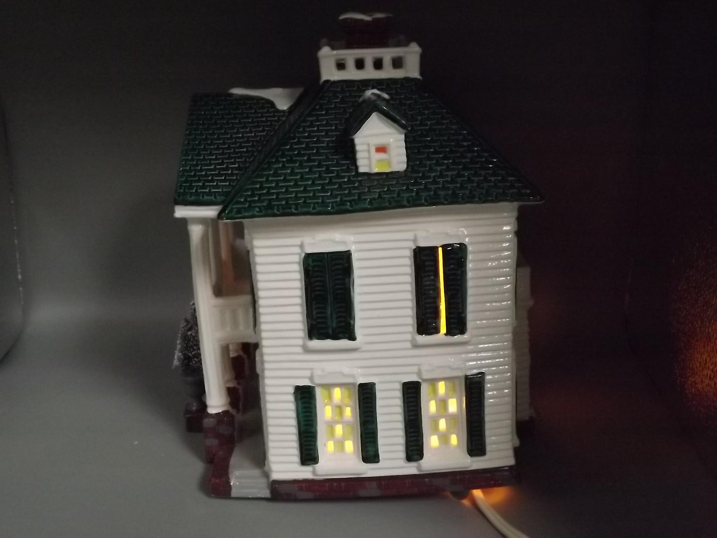 Vintage 1991 Snow Village "Southern Colonial" Illuminated building with "Kids around the tree" seasonal display village scenes. With boxes.