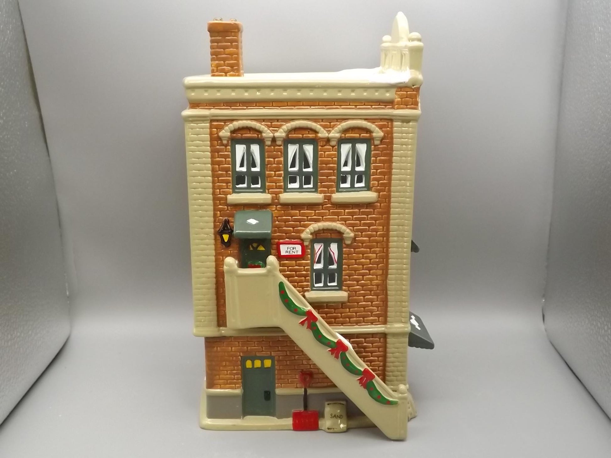 Vintage 1990 Snow Village "Mainstreet Hardware" Illuminated building seasonal display village scene. With box.