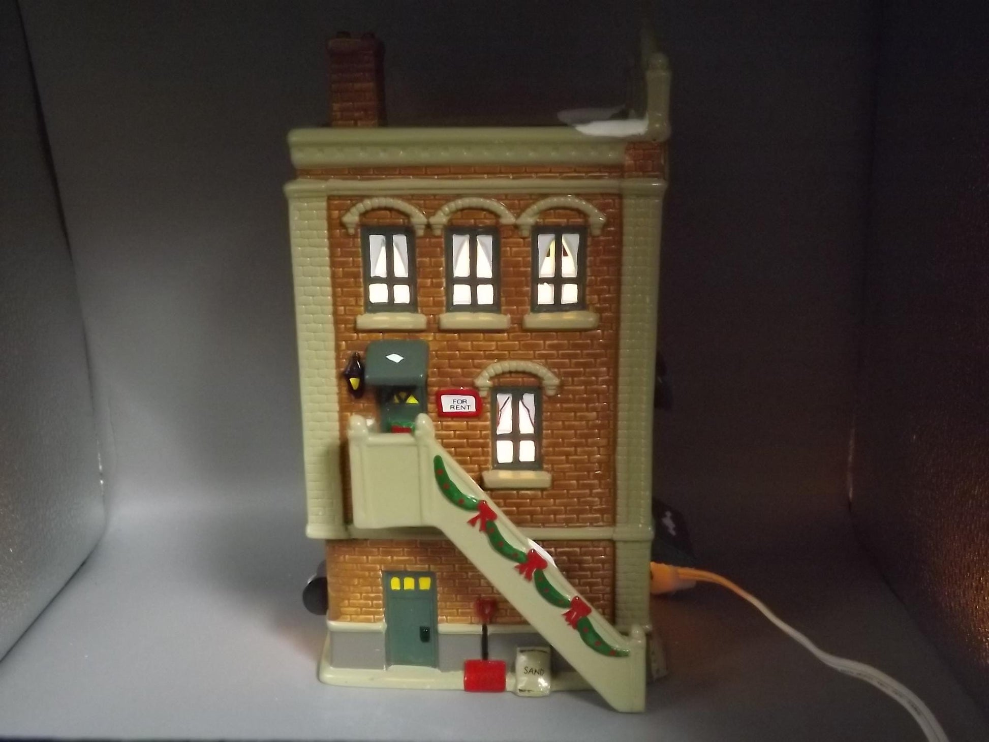 Vintage 1990 Snow Village "Mainstreet Hardware" Illuminated building seasonal display village scene. With box.