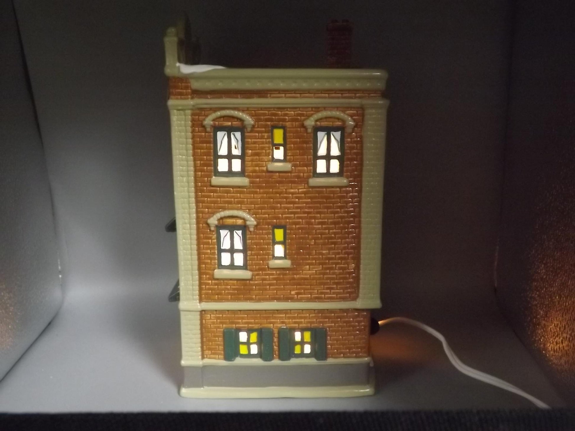 Vintage 1990 Snow Village "Mainstreet Hardware" Illuminated building seasonal display village scene. With box.