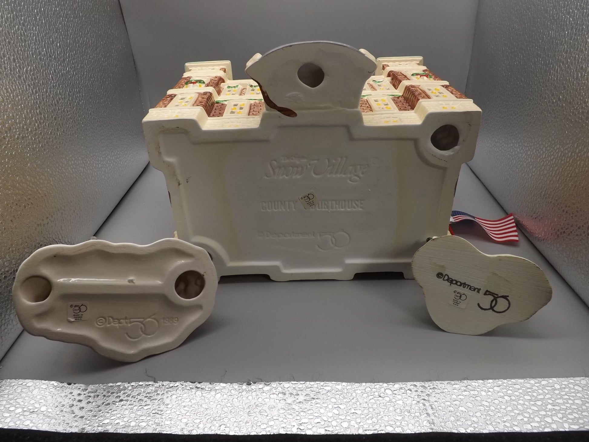 Vintage 1989 Snow Village "County Courthouse, Mark Twain, and Flag pole" Illuminated building seasonal display village scenes. With boxes.