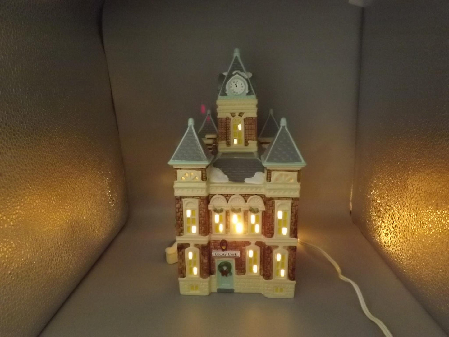 Vintage 1989 Snow Village "County Courthouse, Mark Twain, and Flag pole" Illuminated building seasonal display village scenes. With boxes.