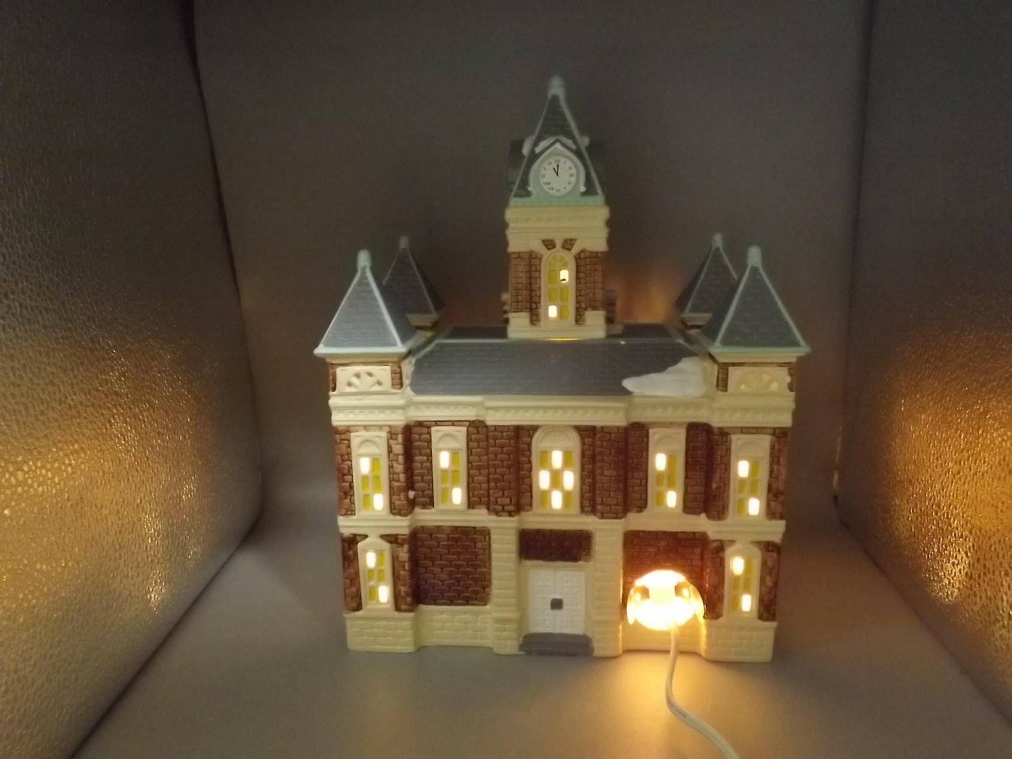 Vintage 1989 Snow Village "County Courthouse, Mark Twain, and Flag pole" Illuminated building seasonal display village scenes. With boxes.