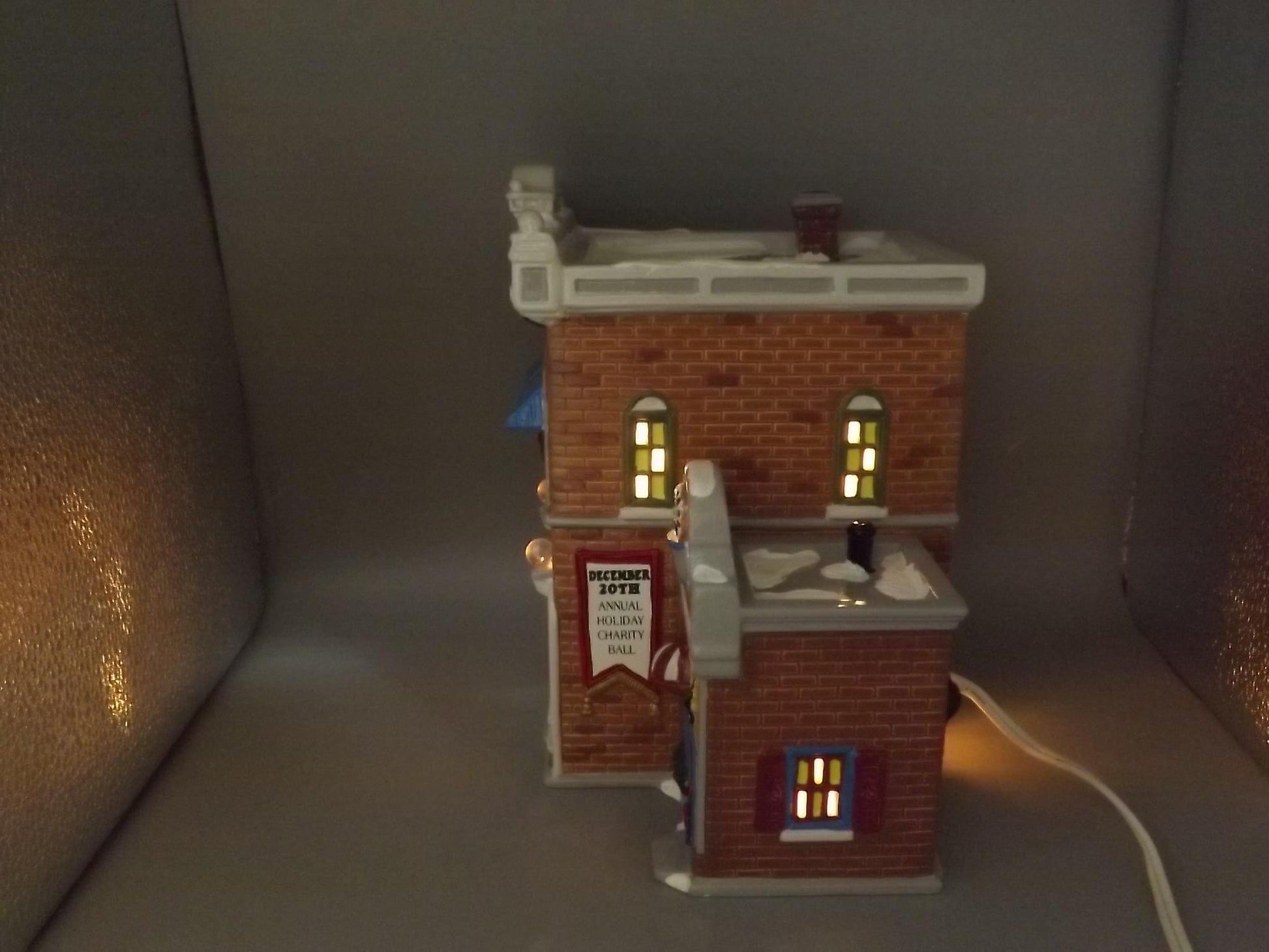Vintage 1995 Snow Village Police Station with Car & Boxes